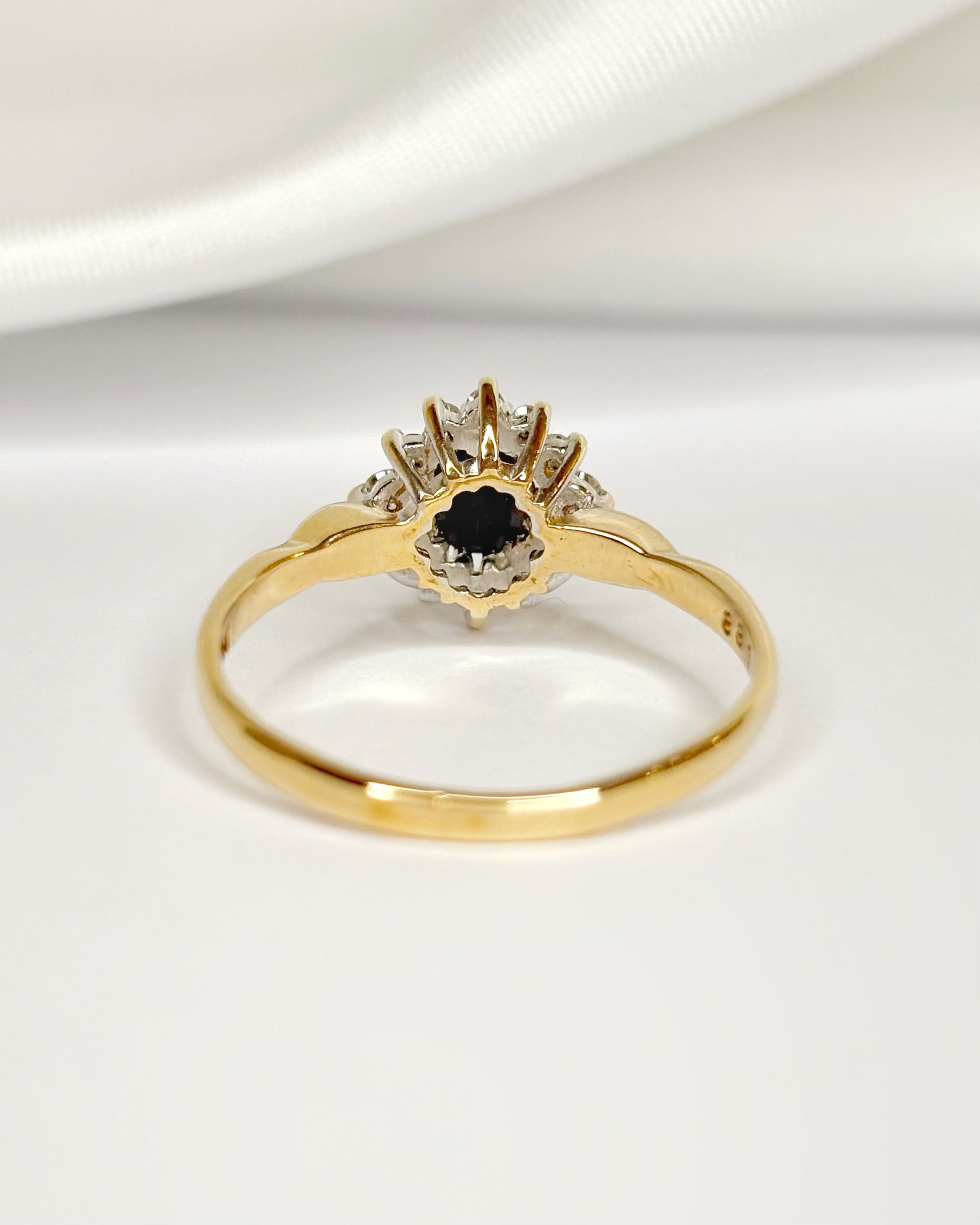 Anillo Marguerite Zafiro 0,70 quilates y diamantes "Huguette"