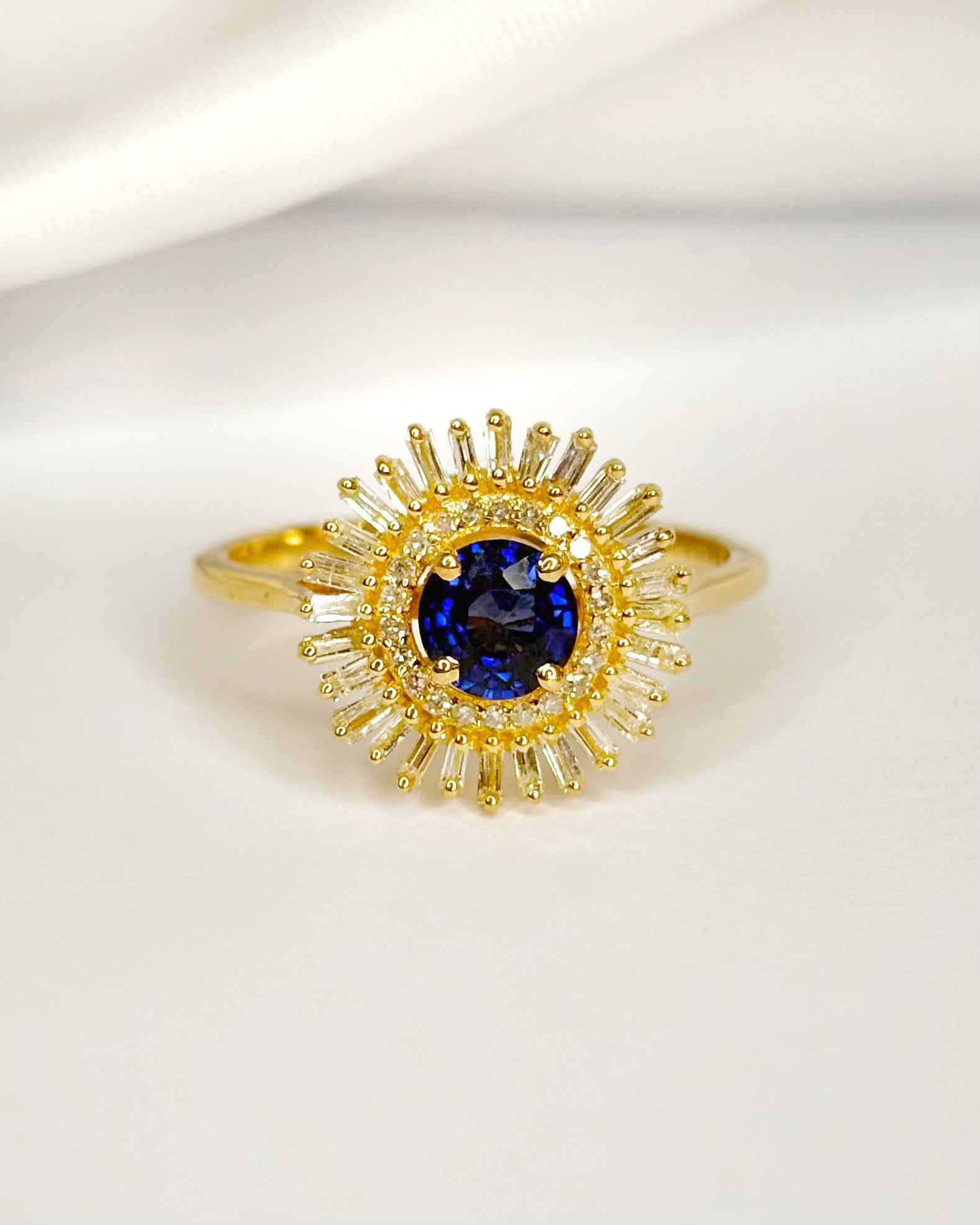 Anillo Marguerite Zafiro 0,57 quilates y Diamantes 0,39 quilates "Elio"