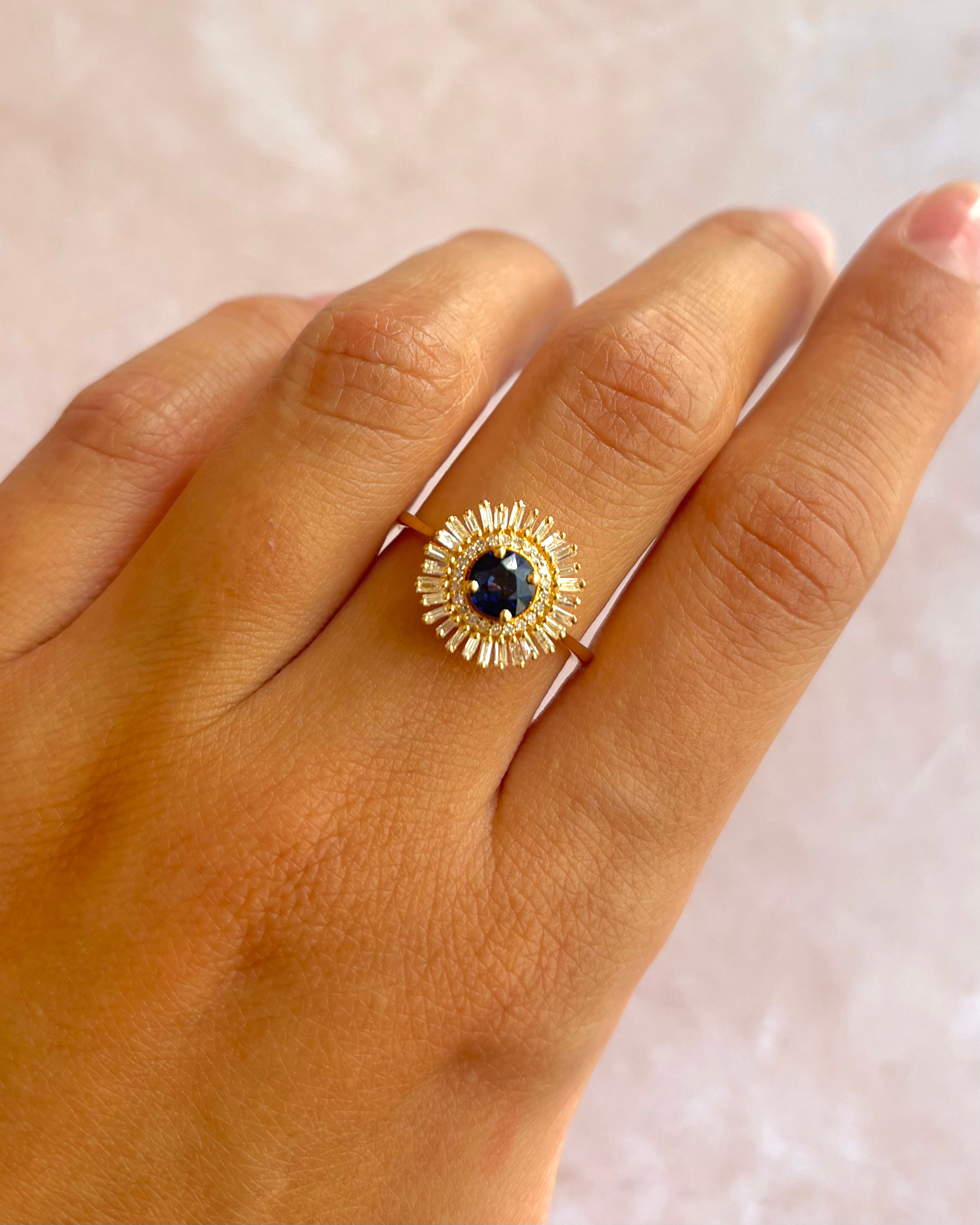 Anillo Marguerite Zafiro 0,57 quilates y Diamantes 0,39 quilates "Elio"