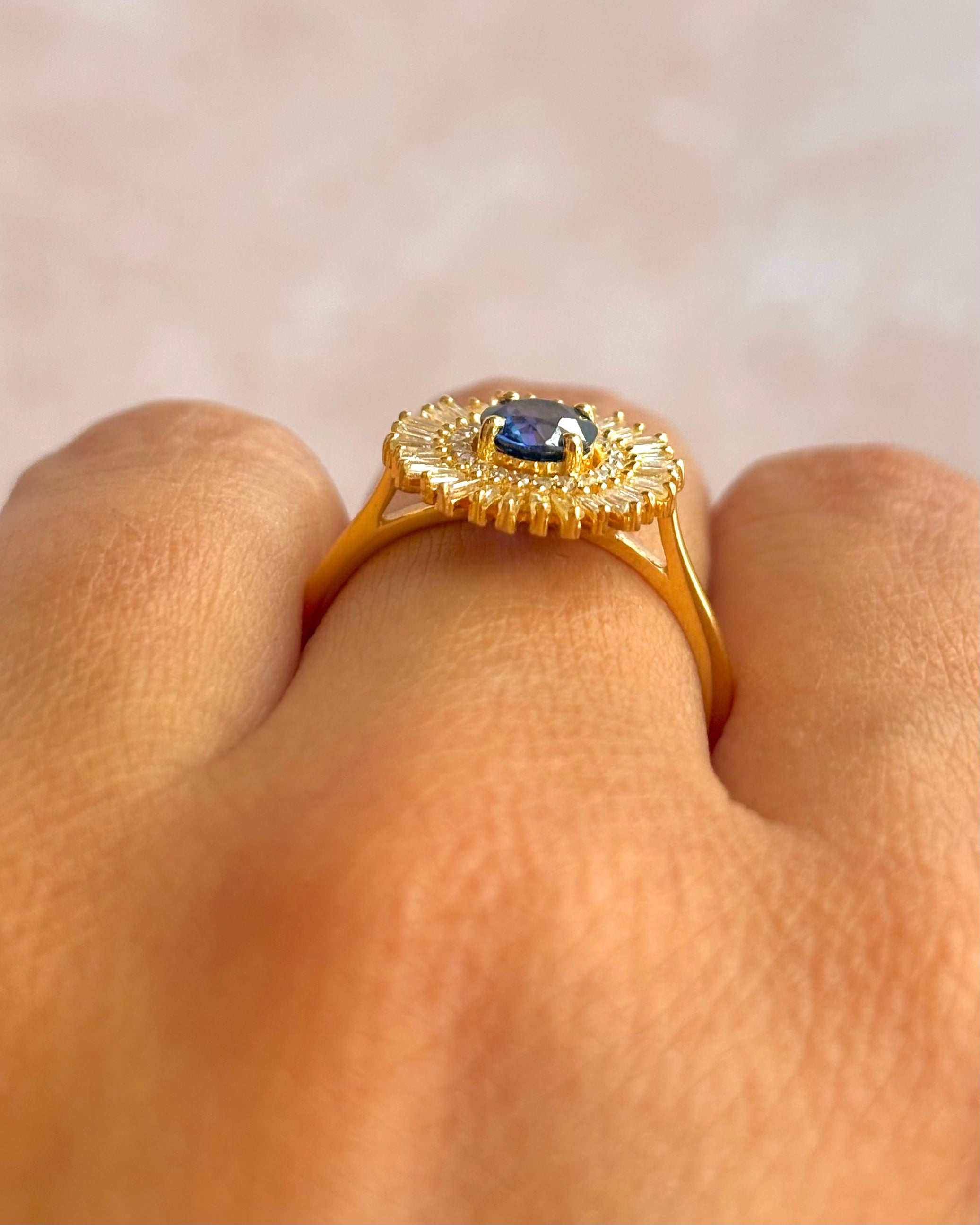 Anillo Marguerite Zafiro 0,57 quilates y Diamantes 0,39 quilates "Elio"