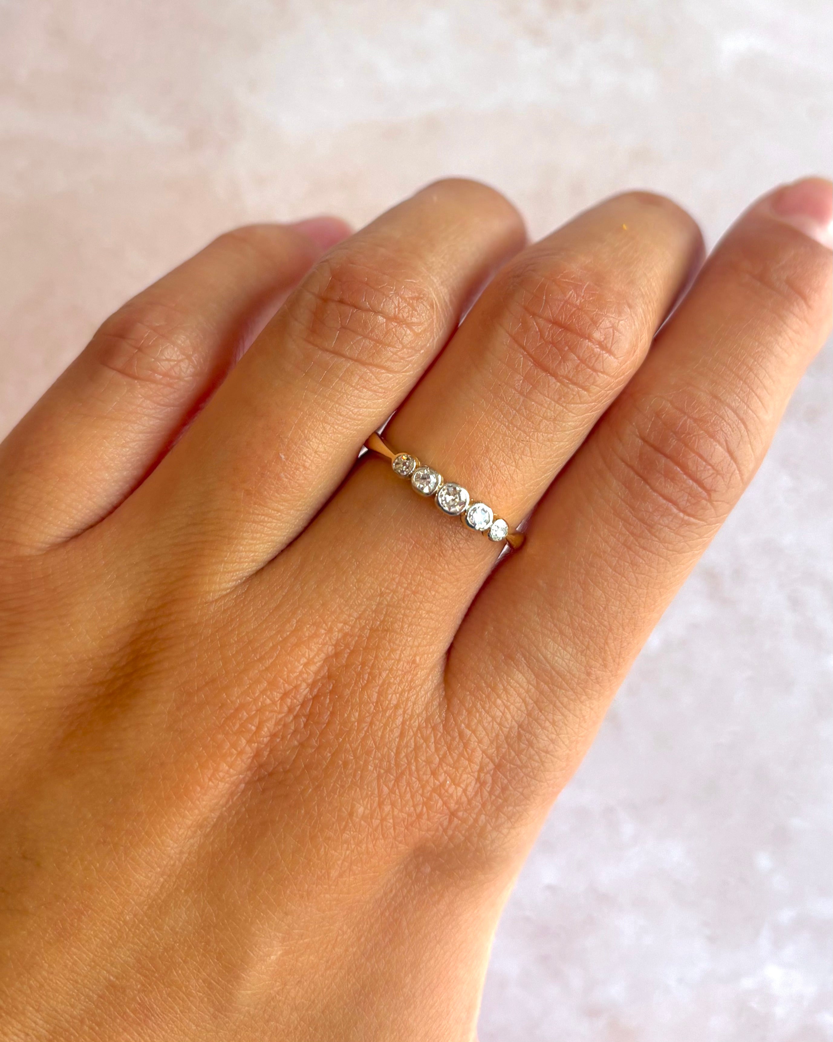 "Rivière" Diamond Ring 0.17 carat "Savannah"
