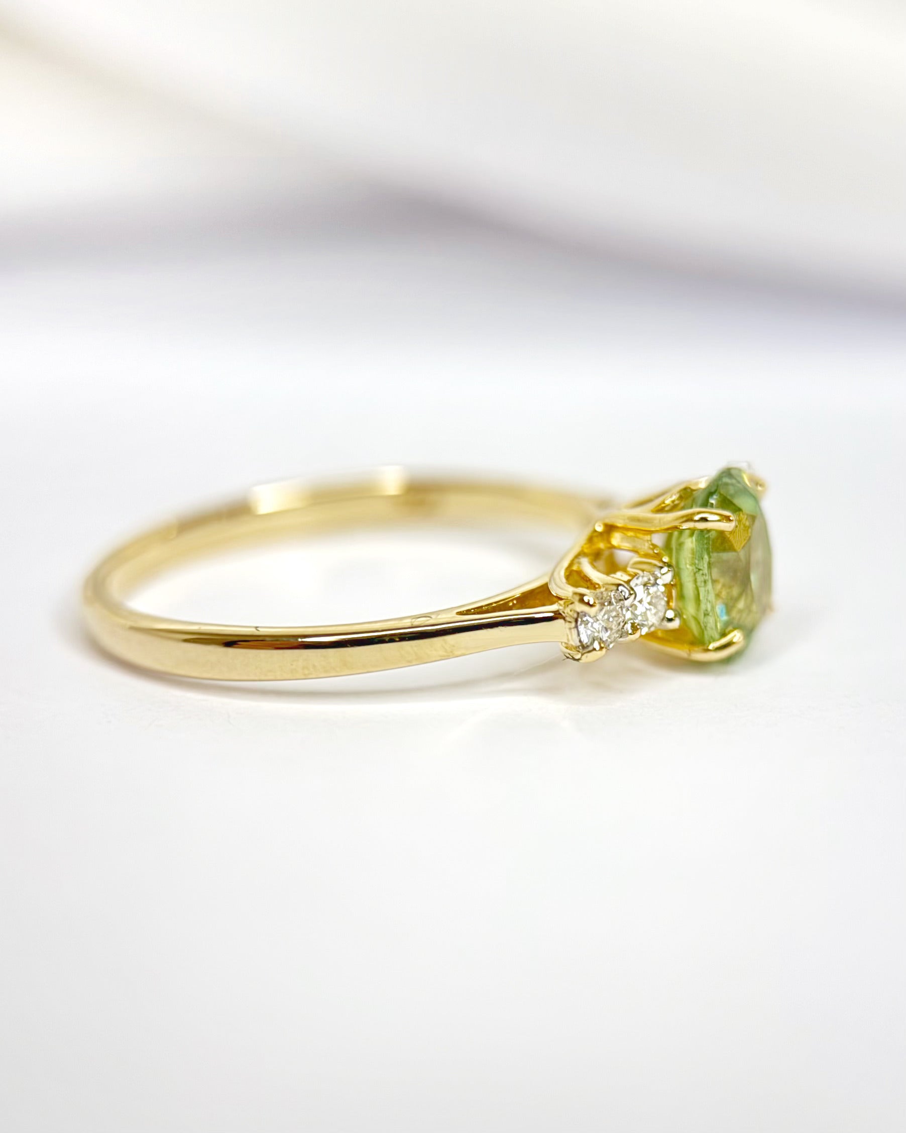 Bague Trilogie Grenat Vert Lime 1.17 carat & Diamants "Nava"