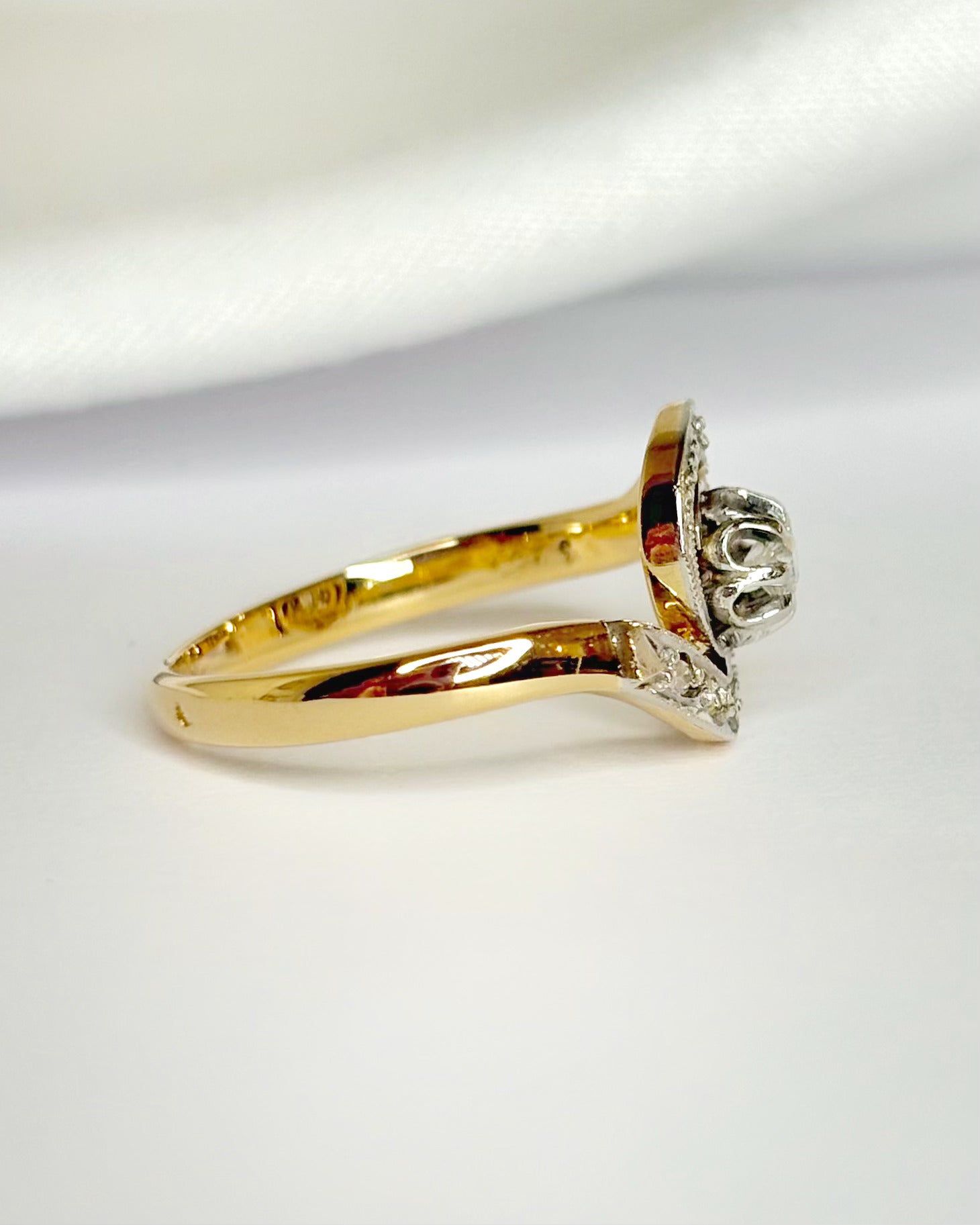 Anillo Tourbillon Art Nouveau con Diamantes "Maïwen"