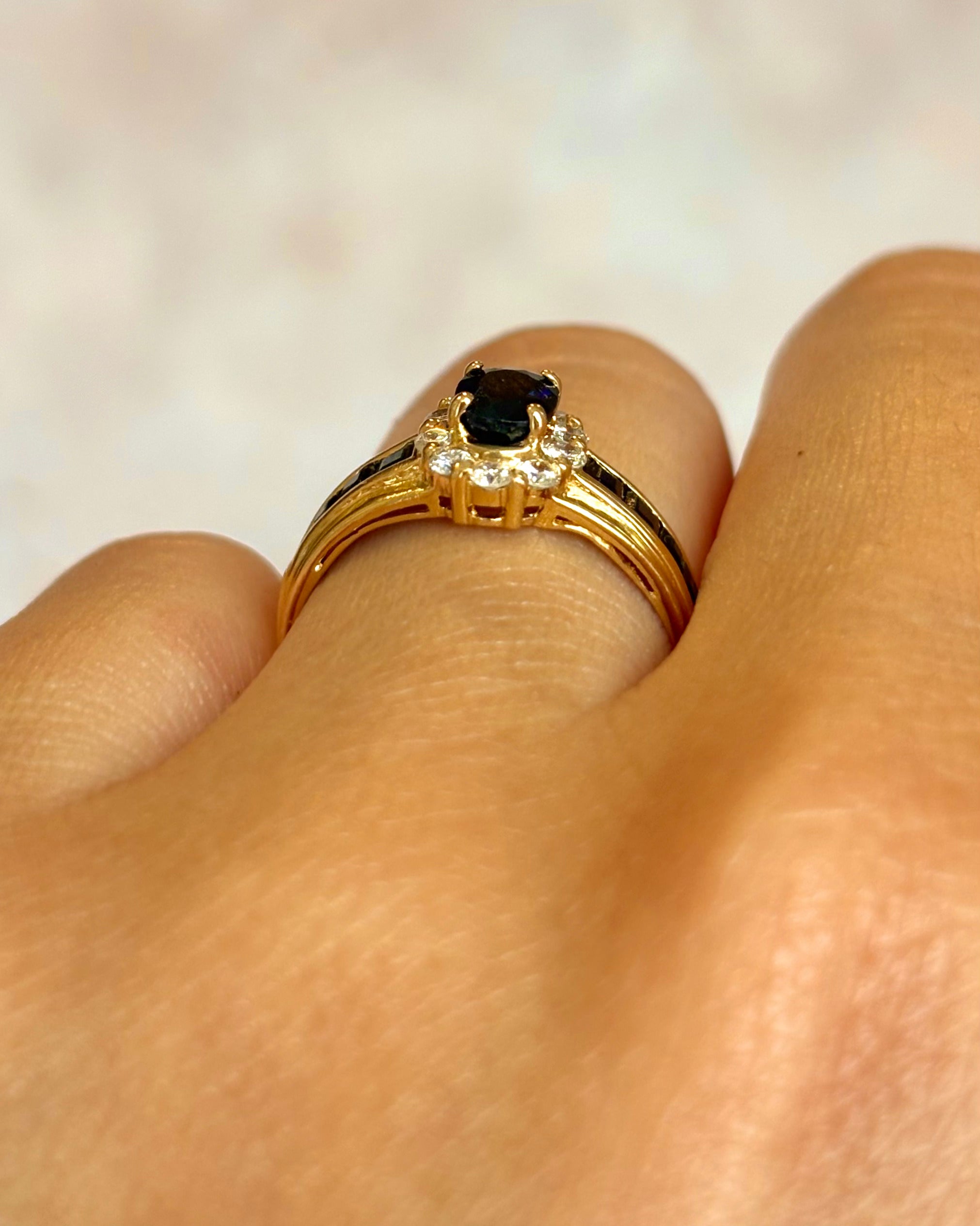 Anillo Marguerite de zafiros de 0.84 quilates y diamantes de 0.25 quilates «Valentine»
