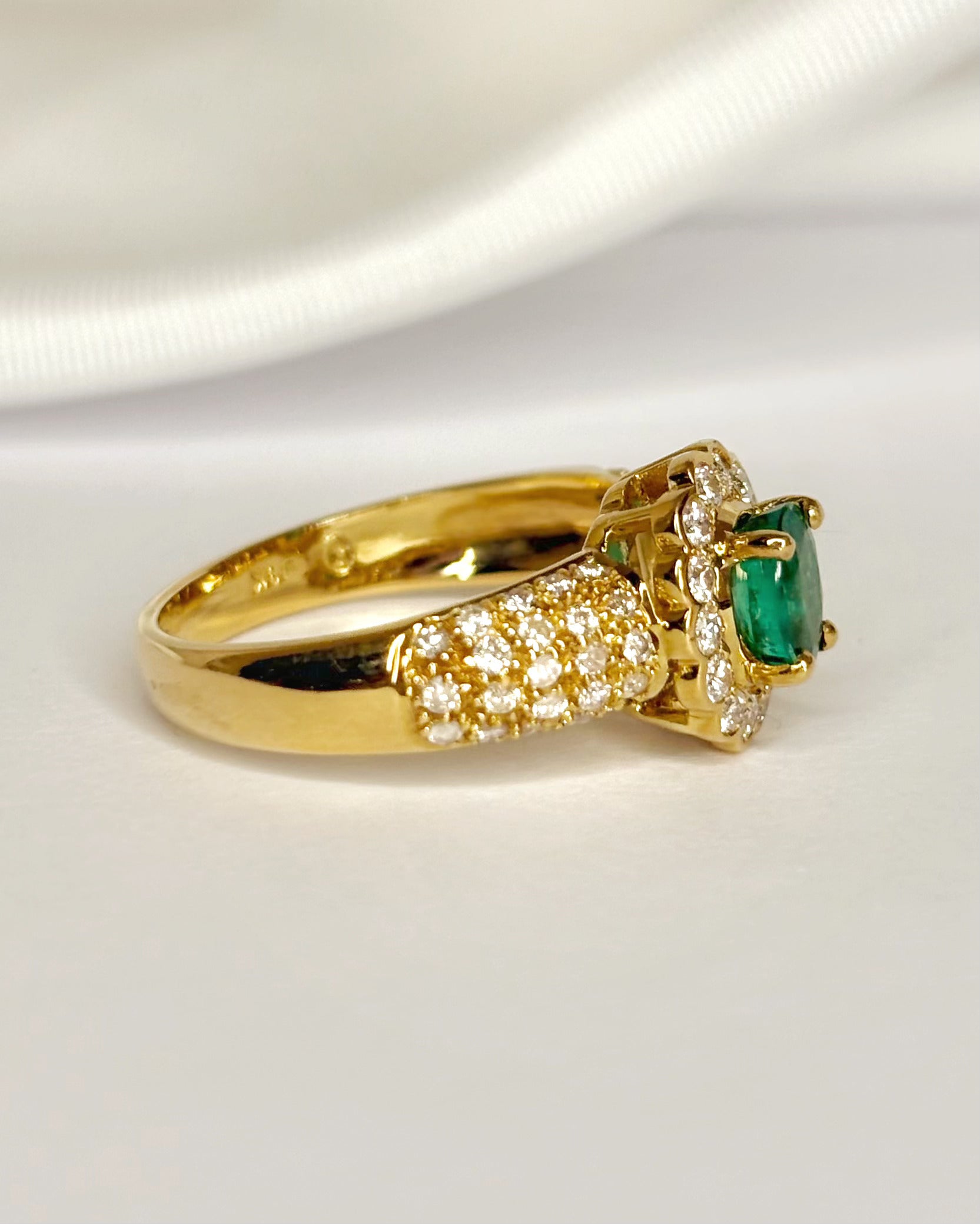 Bague Marguerite Émeraude 0.40 carat & Diamants 0.50 carat "Sybille"