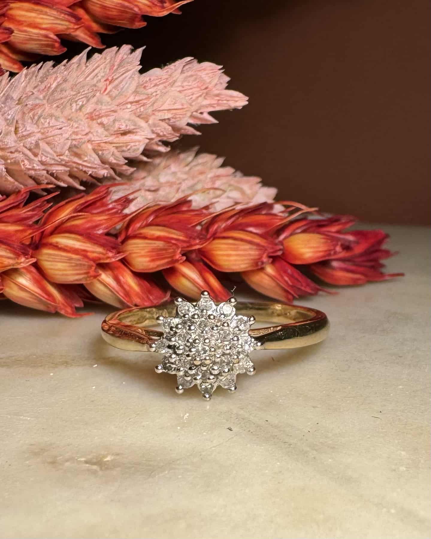 Anillo "Louella" con 19 diamantes y margaritas