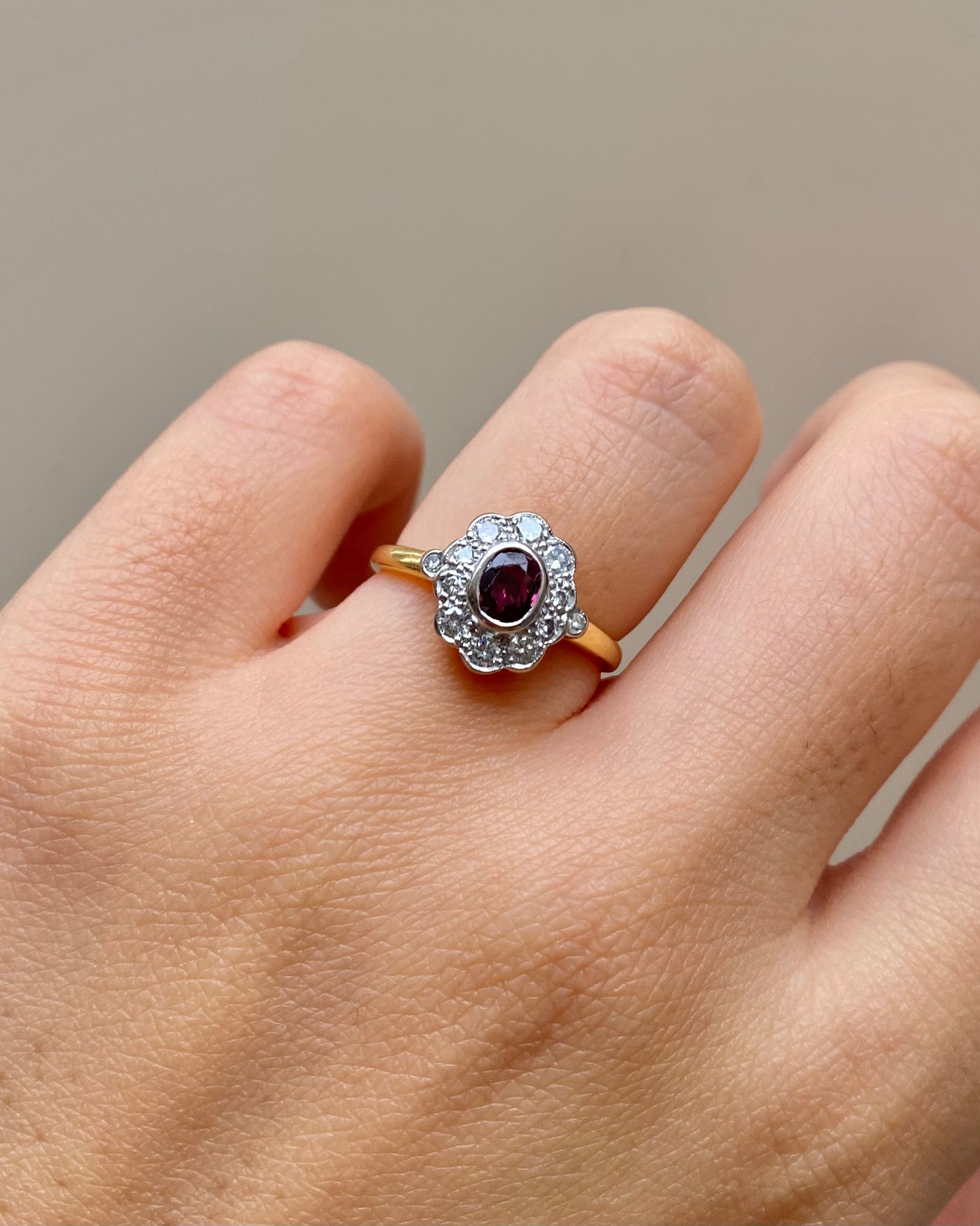 Bague Marguerite Rubis 0.34 carat & 12 Diamants "Suzanne"