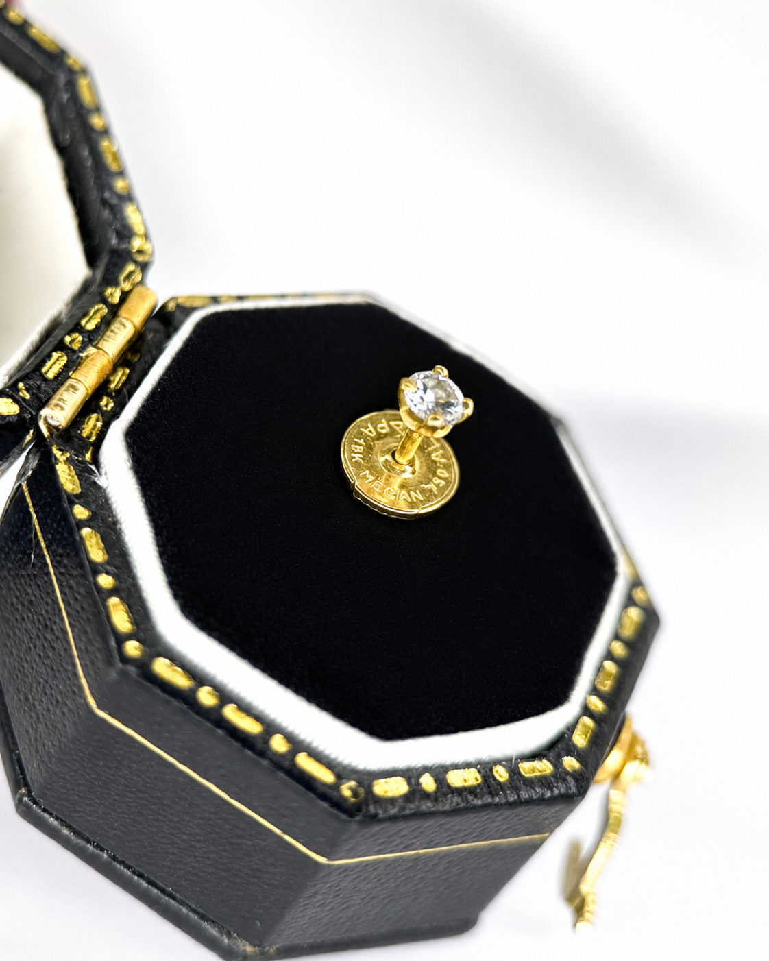 Diamond Single-Ear Stud "Colette"
