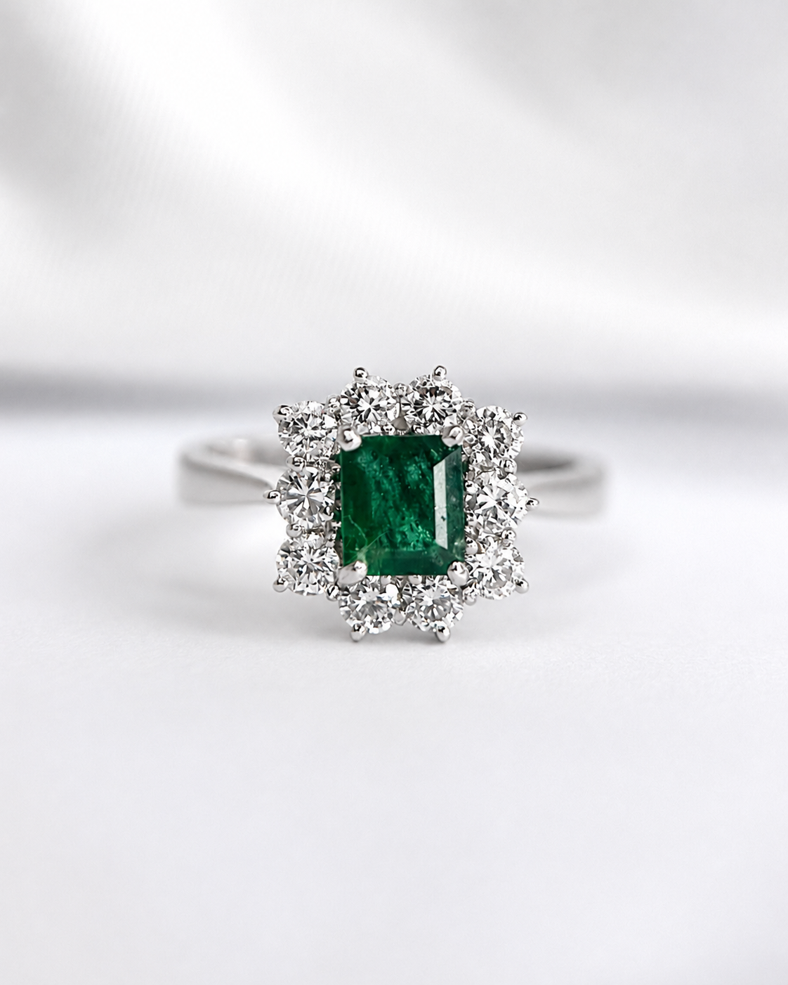 Célia Marguerite Emerald Ring 0.80 carat & Diamonds 0.60 carat