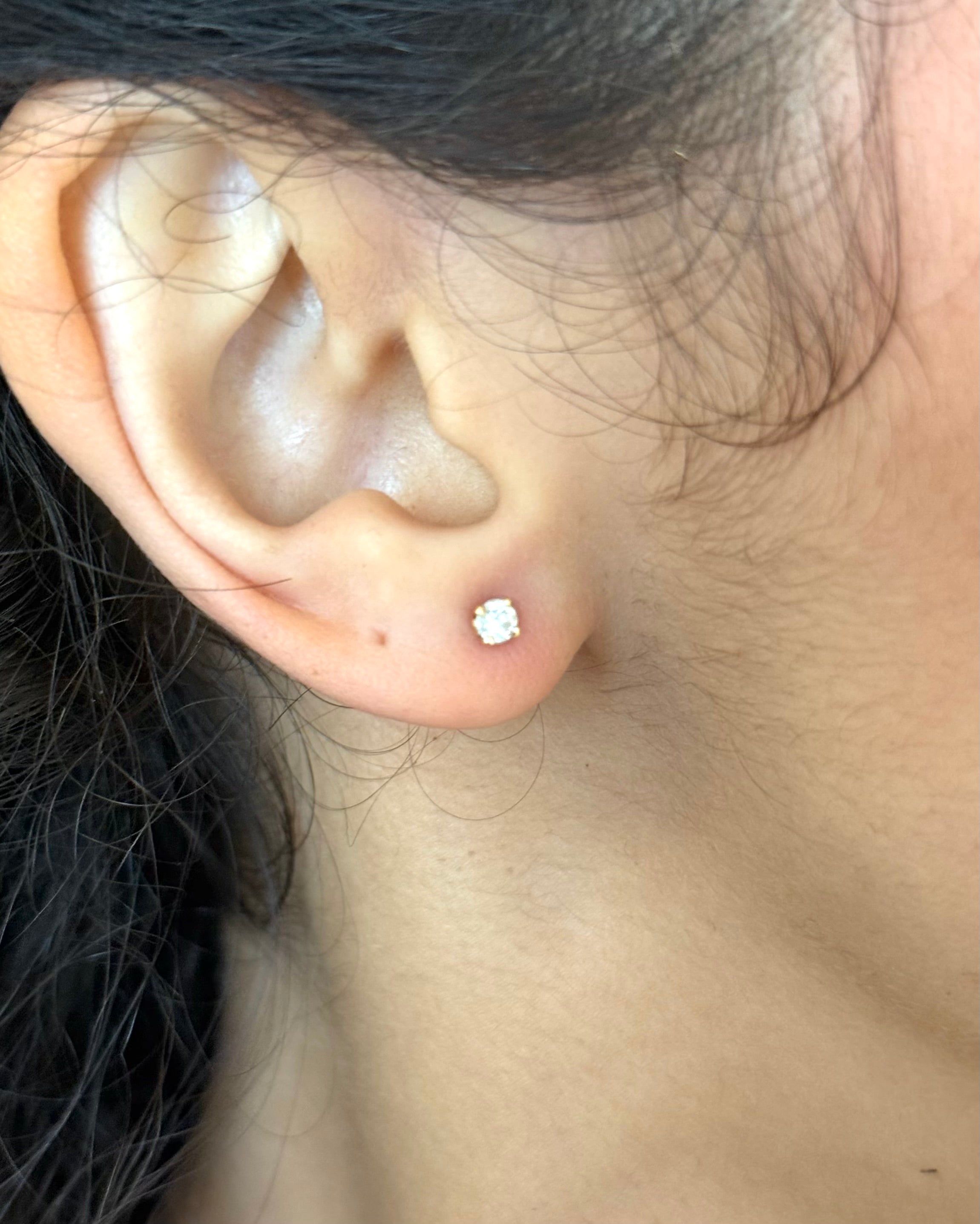 Diamond Single-Ear Stud "Colette"