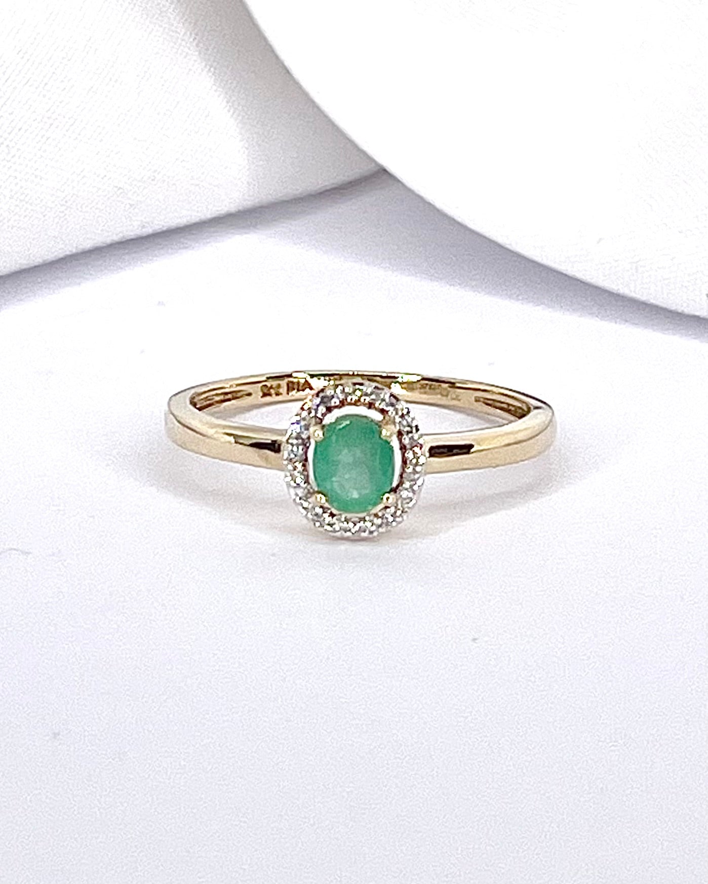 Solitaire Emerald & Diamond Ring "Bettina"