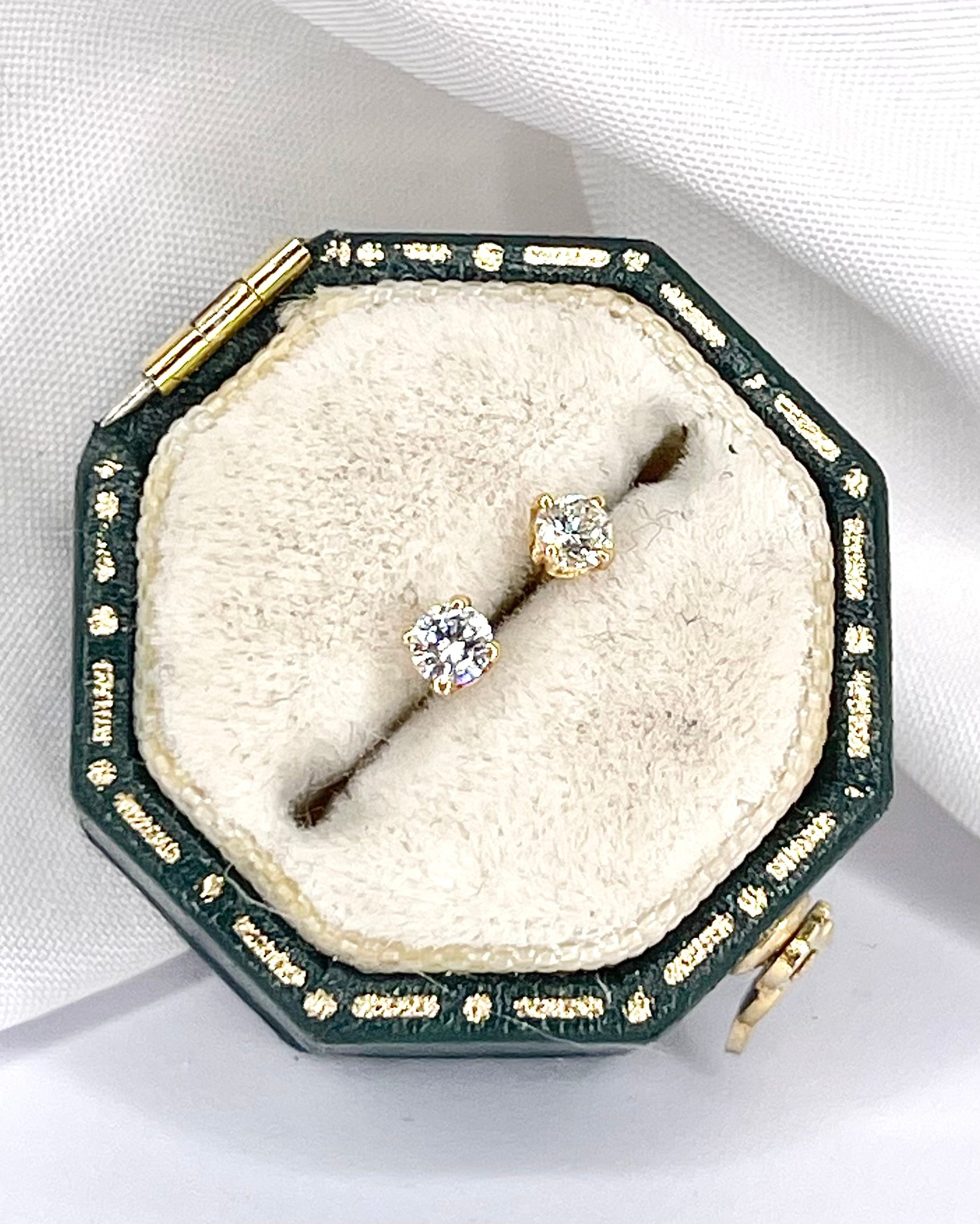 Pendientes de botón con diamantes "Yasmine"