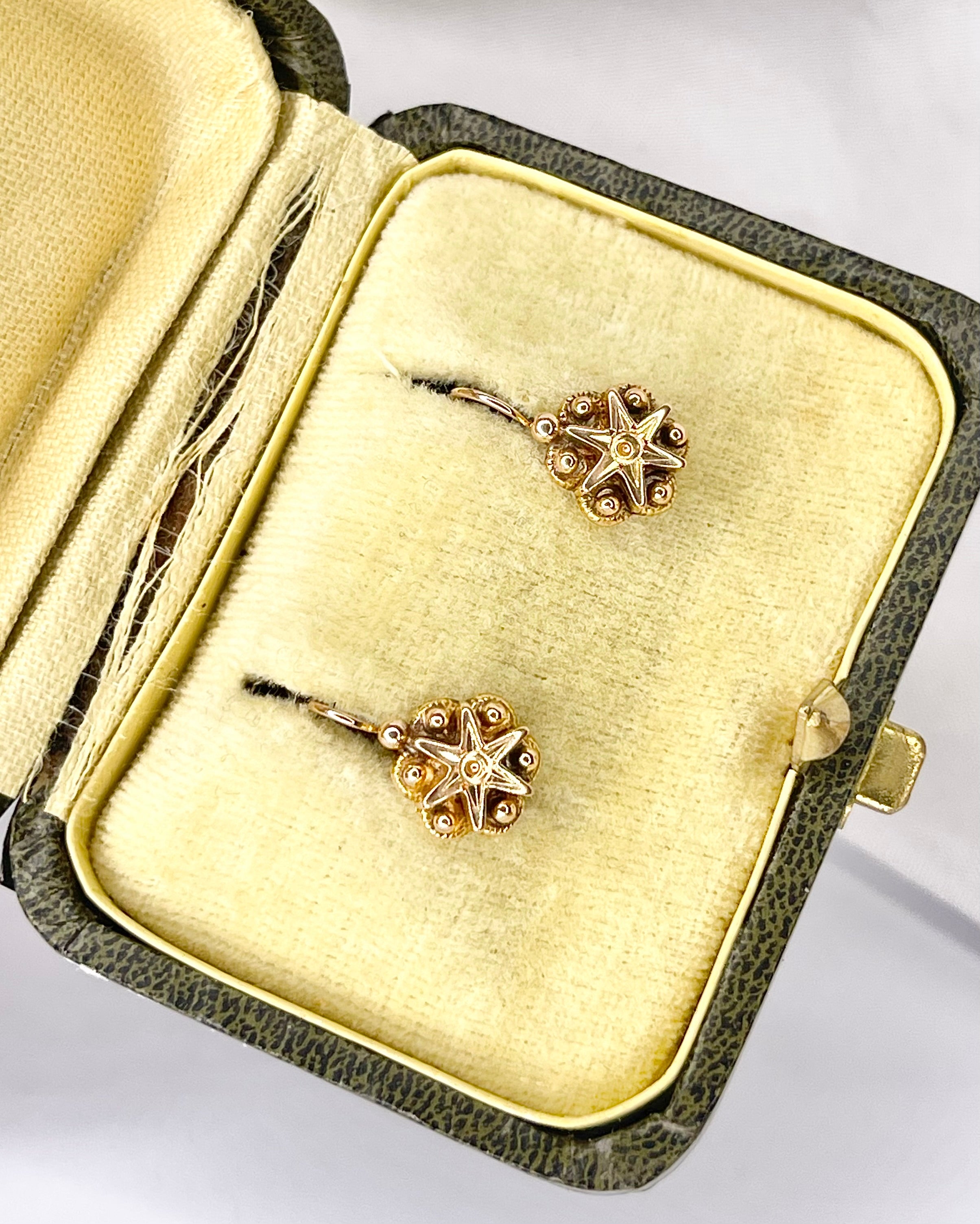 Pendientes Dormilones de Oro Amarillo de 18 quilates "Aliénor"