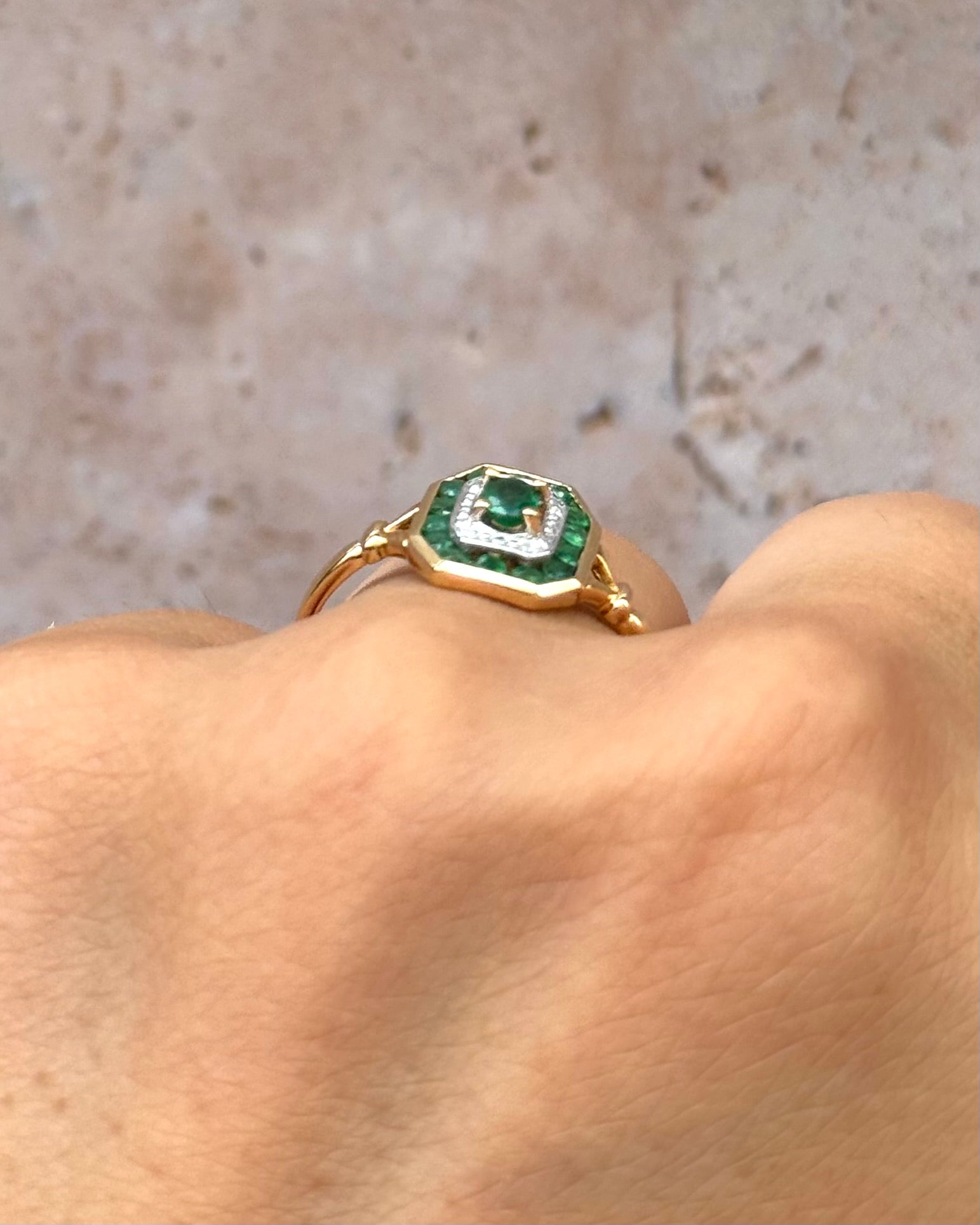 Anillo estilo Art Déco con esmeraldas "Tiphaine"