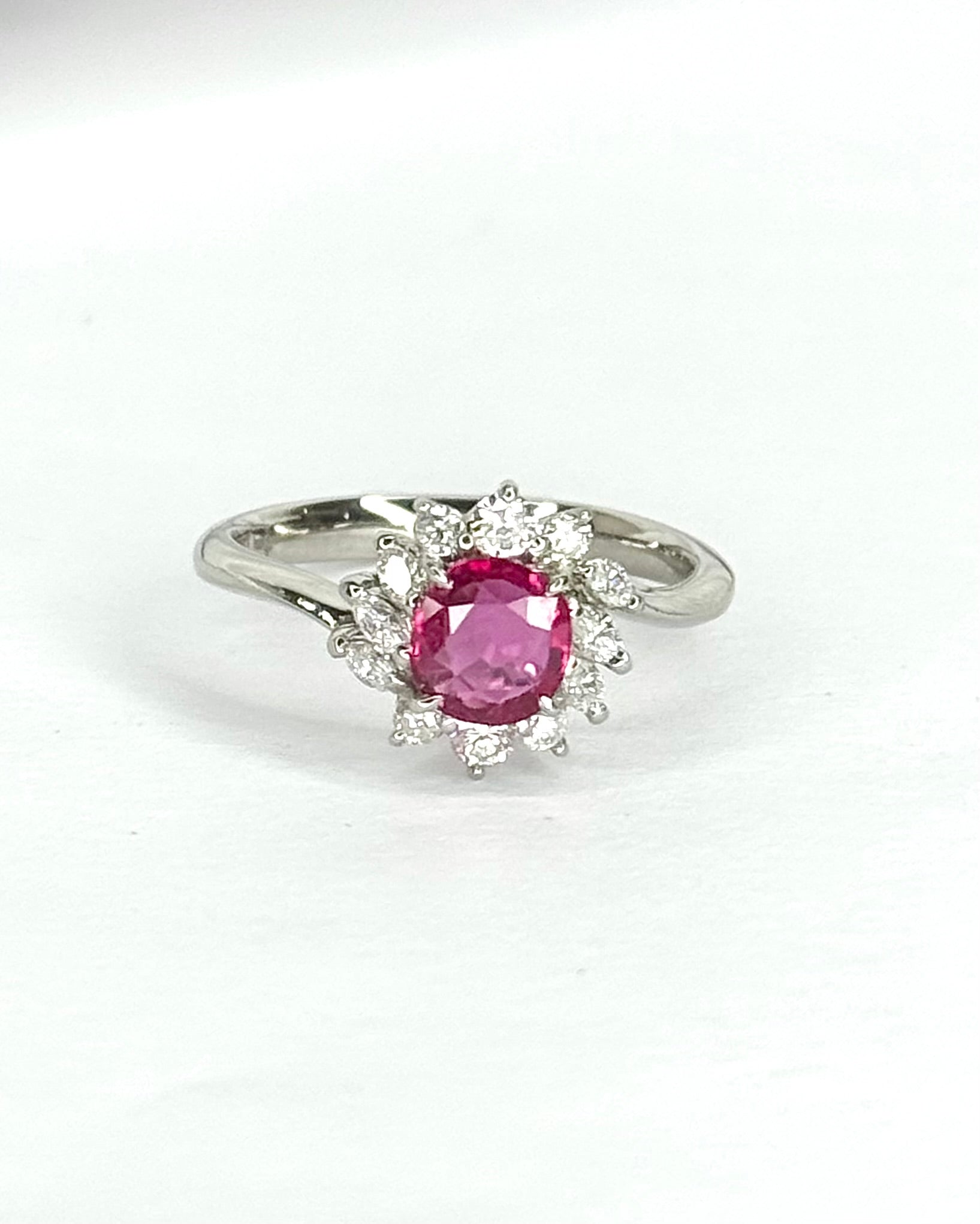 Bague Marguerite Rubis Mozambicain 0.67 carat & Diamants 0.35 carat "Paola"