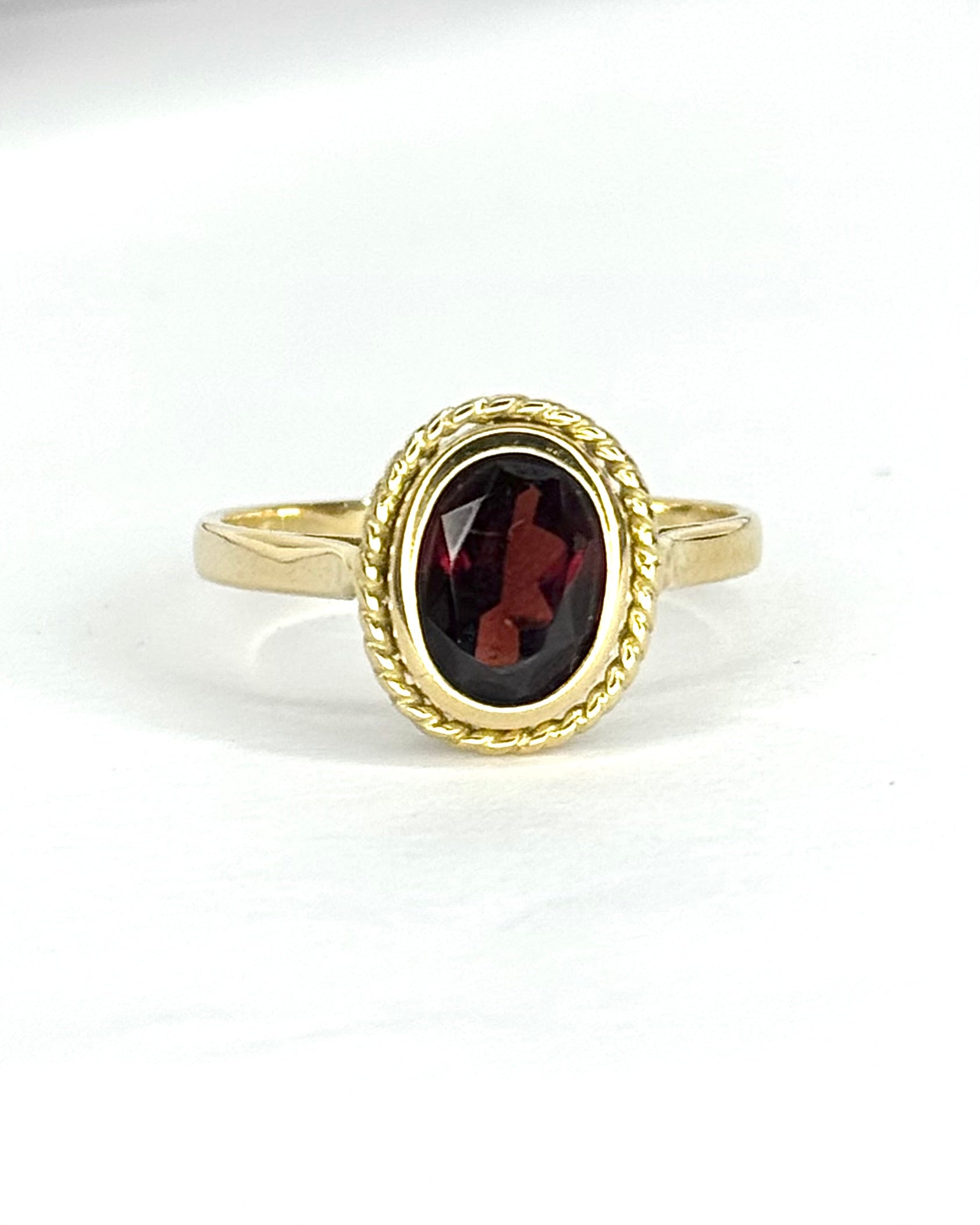 Anillo de cóctel con granate de 1,90 quilates "Lucia"