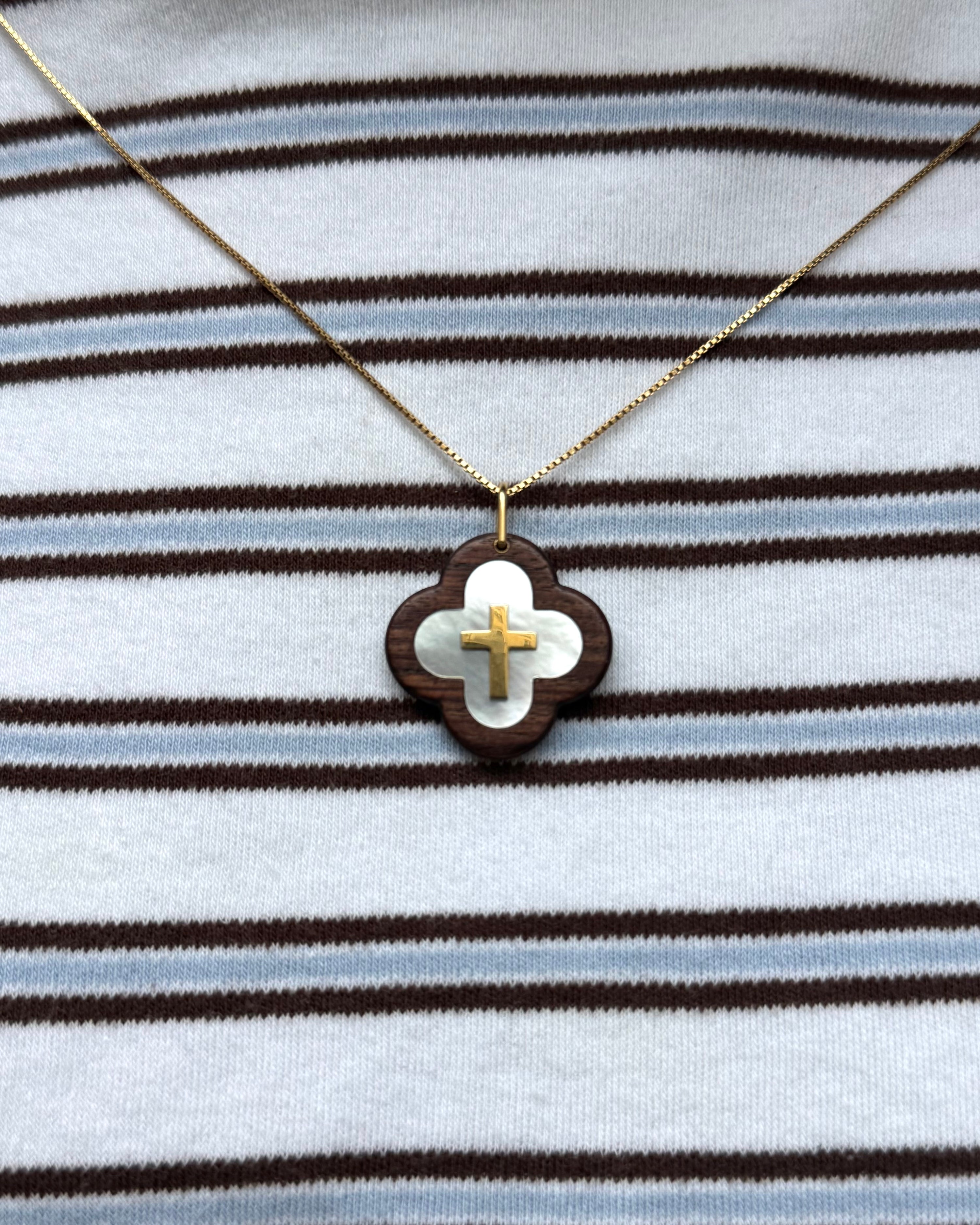 Pendentif Trèfle Crucifix Nacre, Or & Palissandre "Isaac"