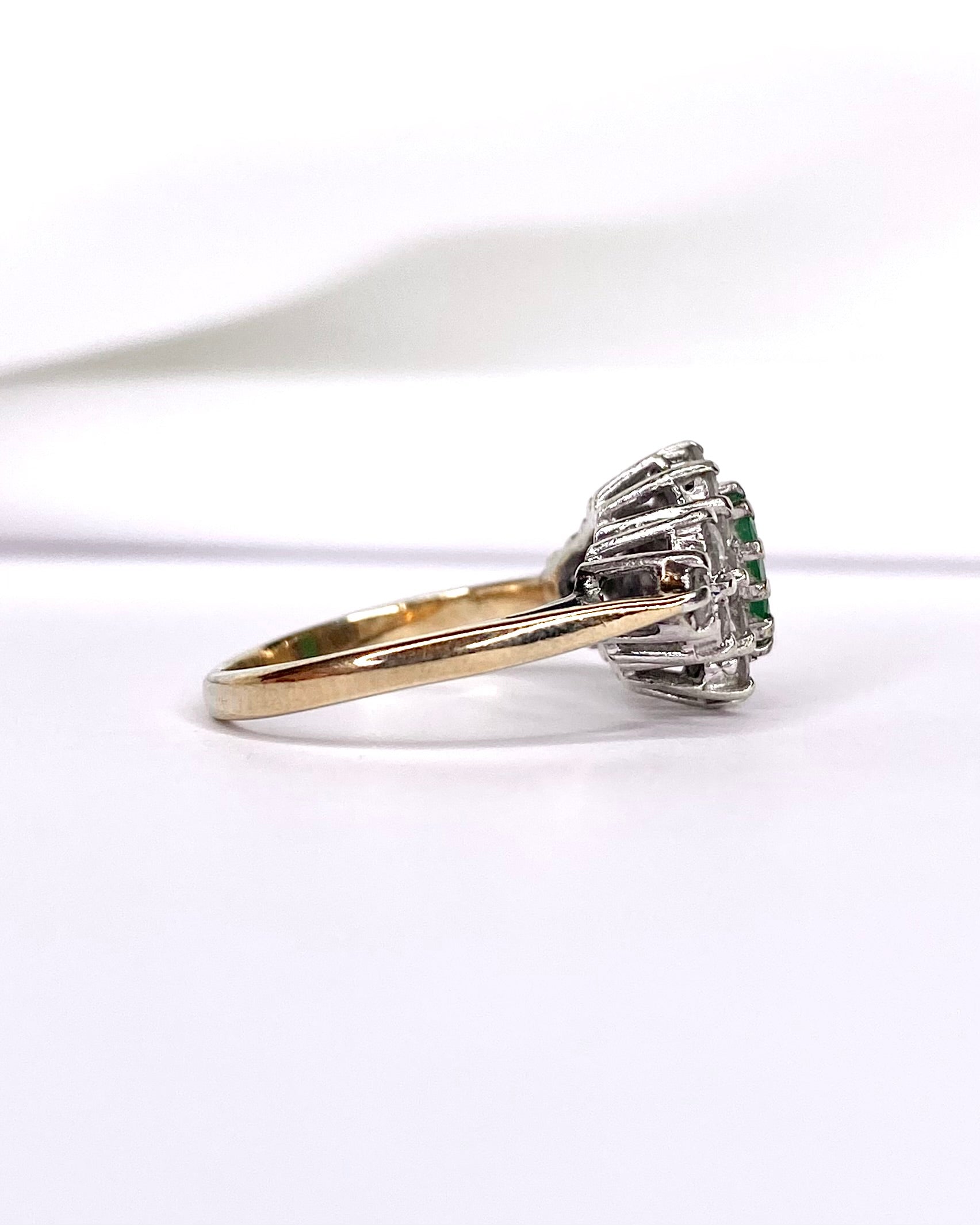 Bague Marguerite Émeraude 0.44 carat & Diamants 0.48 carat "Suzanne" - Elliade Paris