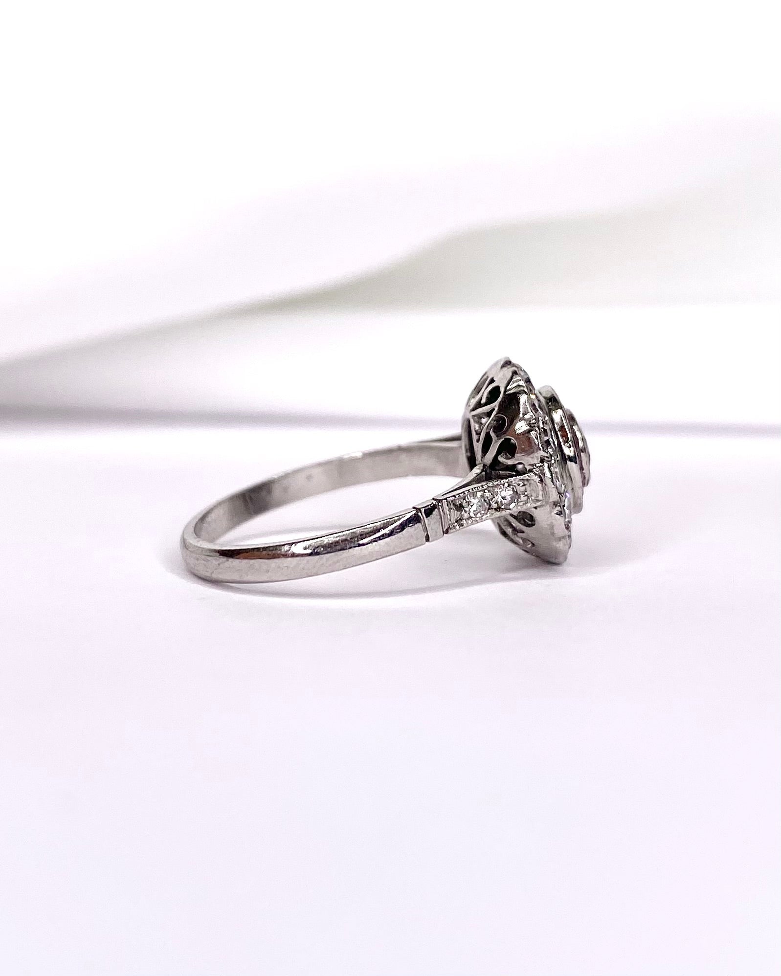 Anillo estilo Art Déco con rubíes, diamantes 0,86 quilates y platino 4,56 g "Diem"