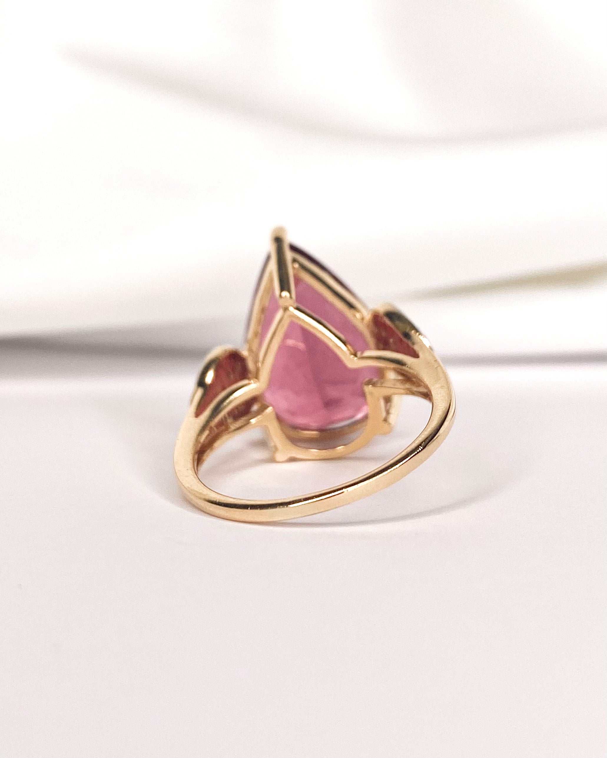 Bague Trilogie Tourmaline Rose 12.7 carats, 20 Diamants & Or 8g "Savanah"