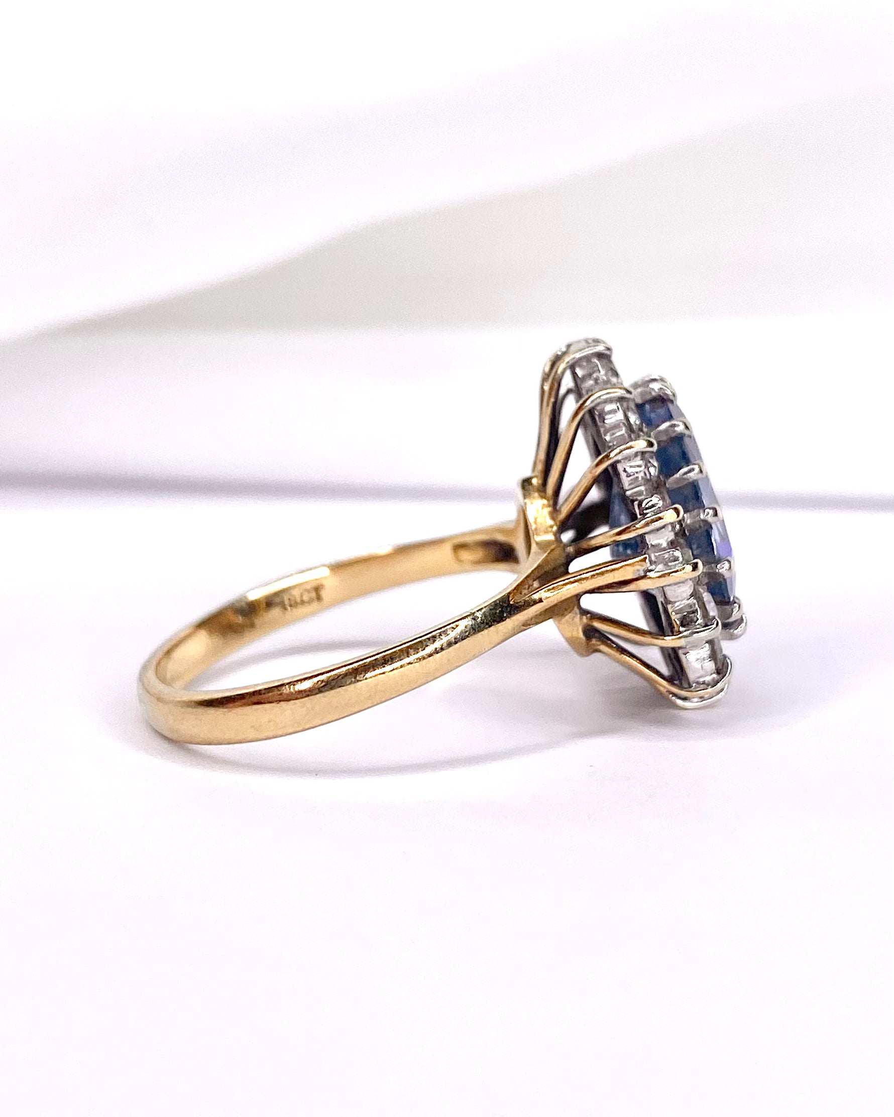 Bague marguerite saphir 5.80 carats et diamants "Sandra" - Lyon - Elliade Paris