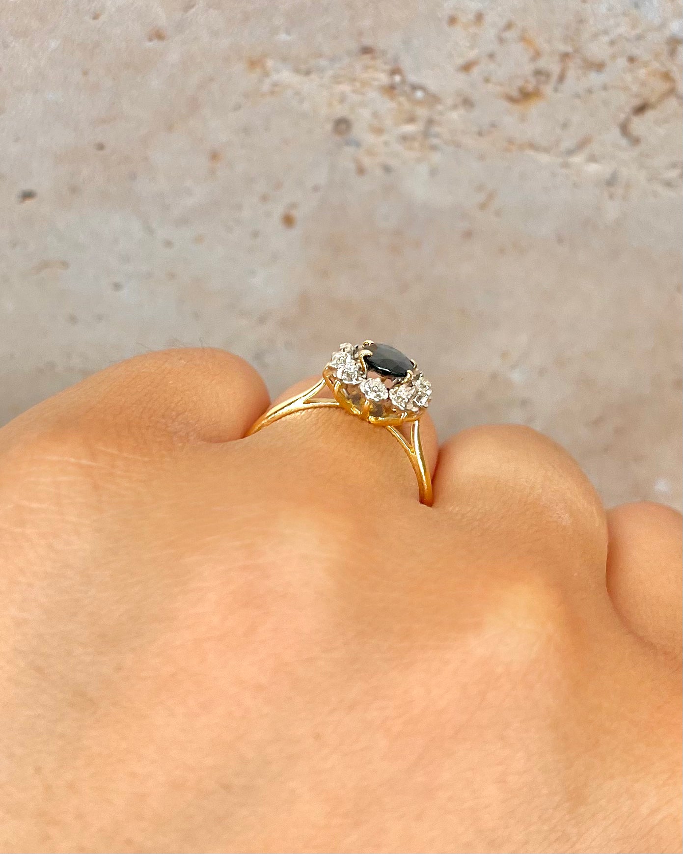 Anillo Marguerite Zafiro 1.20 quilates y Diamantes "Célia"