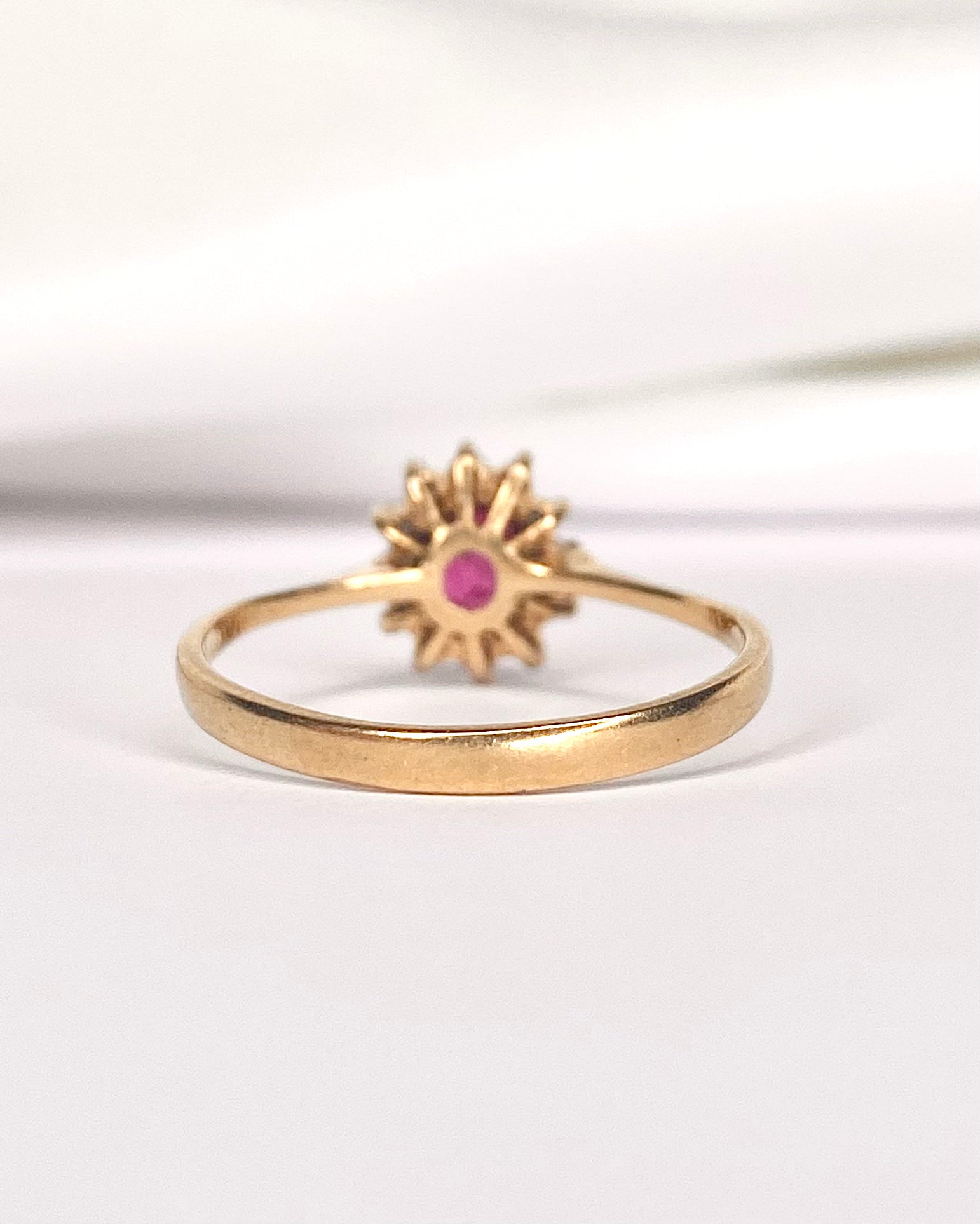 Bague Marguerite Rubis 0.40 carat & 12 Diamants "Edwina" - Elliade Paris