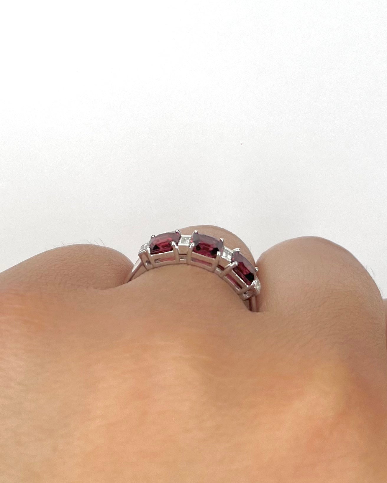 Bague Riviere Spinelles 1.44 carat & Diamants "Marika" - Elliade Paris