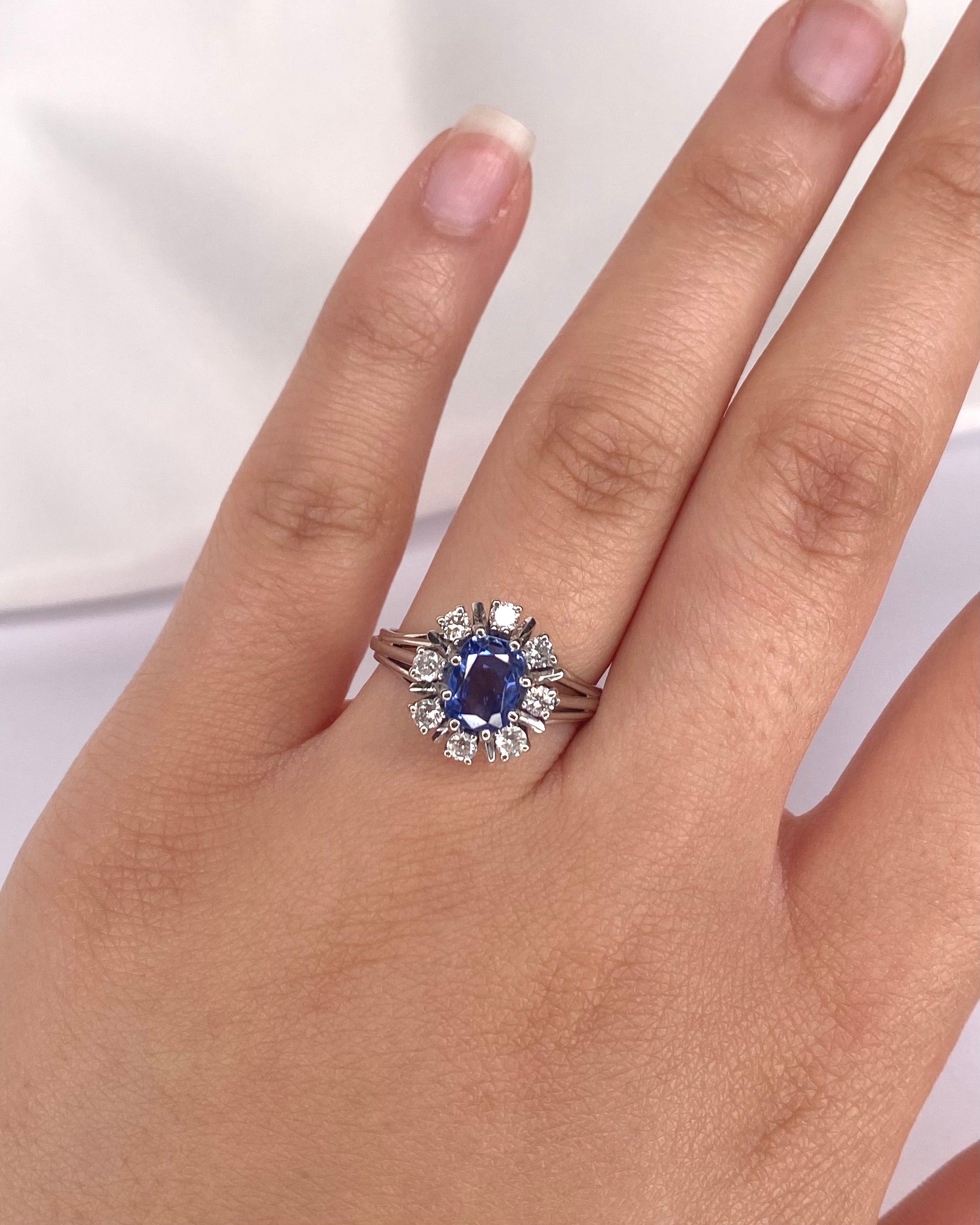 Bague Marguerite Saphir 1.50 carat & Diamants 0.48 carat "Léonille" - Elliade Paris