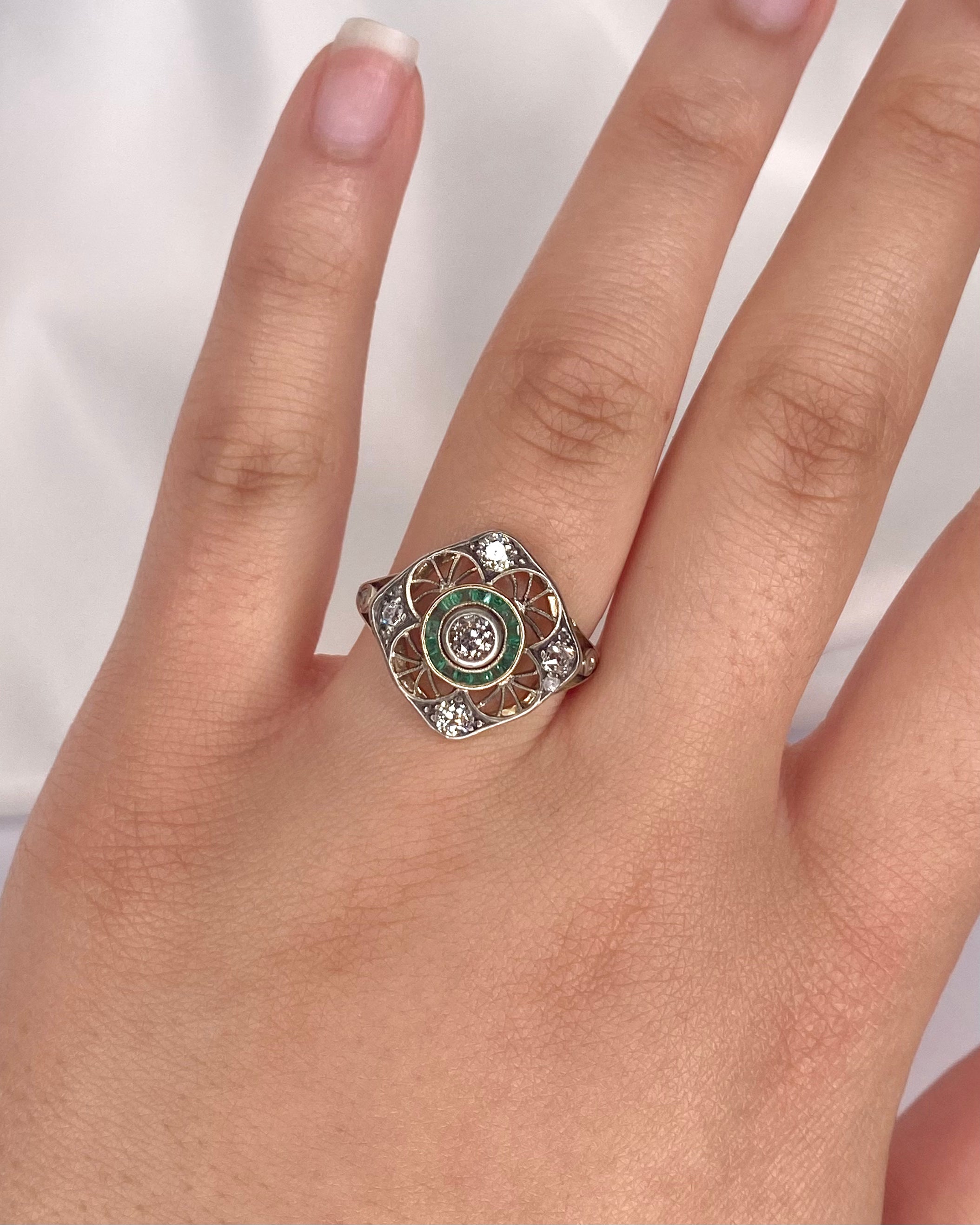 Bague Art-Deco Diamants 0.47 carat & Pierres Vertes "Tatiana" - Elliade Paris
