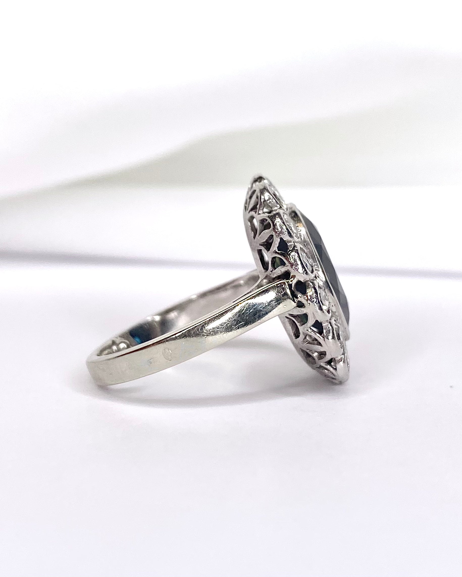 Bague Marguerite Saphir 6.38 carats & Diamants 1.12 carat "Edwina" - Elliade Paris