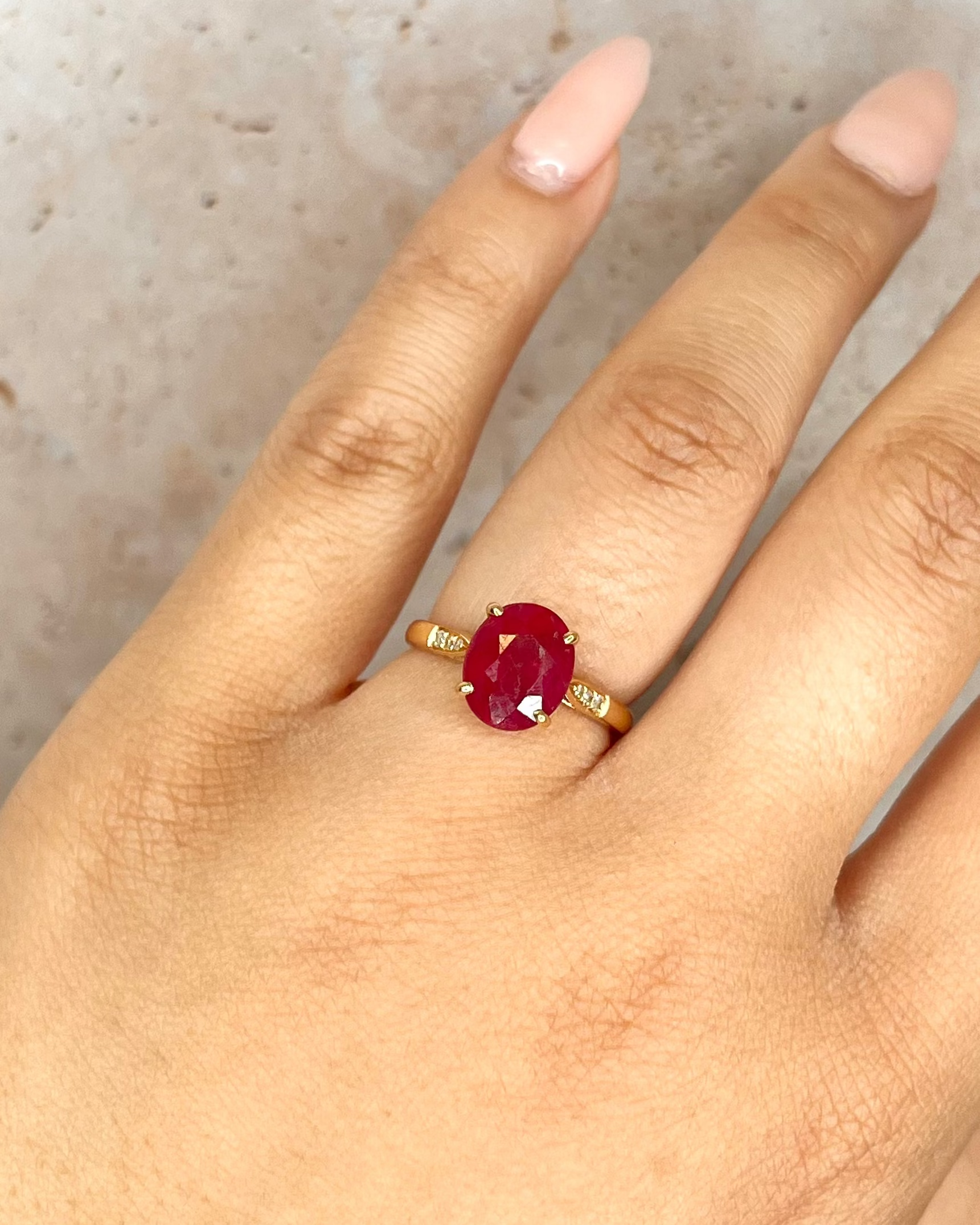 Anillo solitario de rubí de 3.30 quilates y diamantes "Ranya"