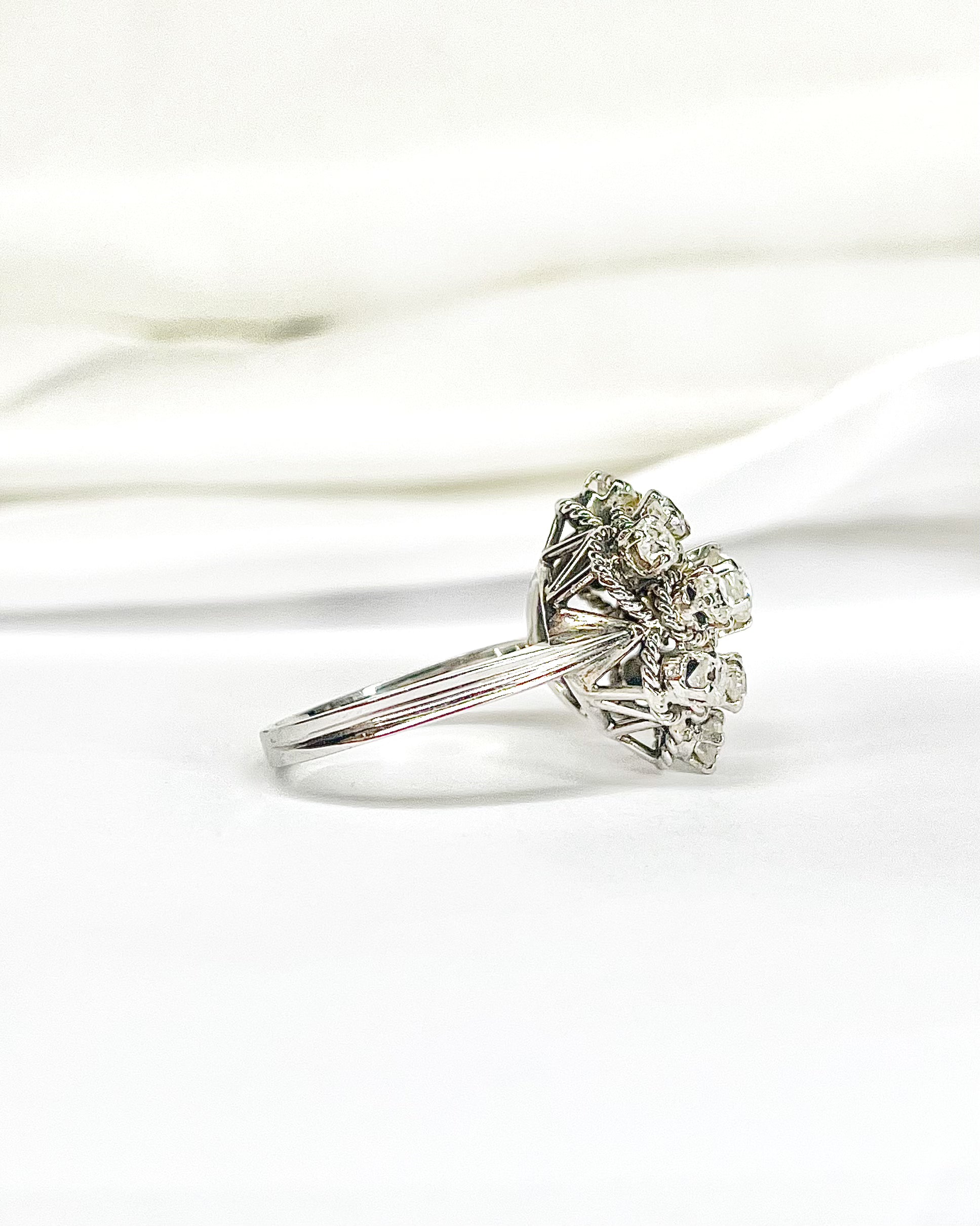Anillo Flor Diamantes 1.33 quilates "Mélissa"