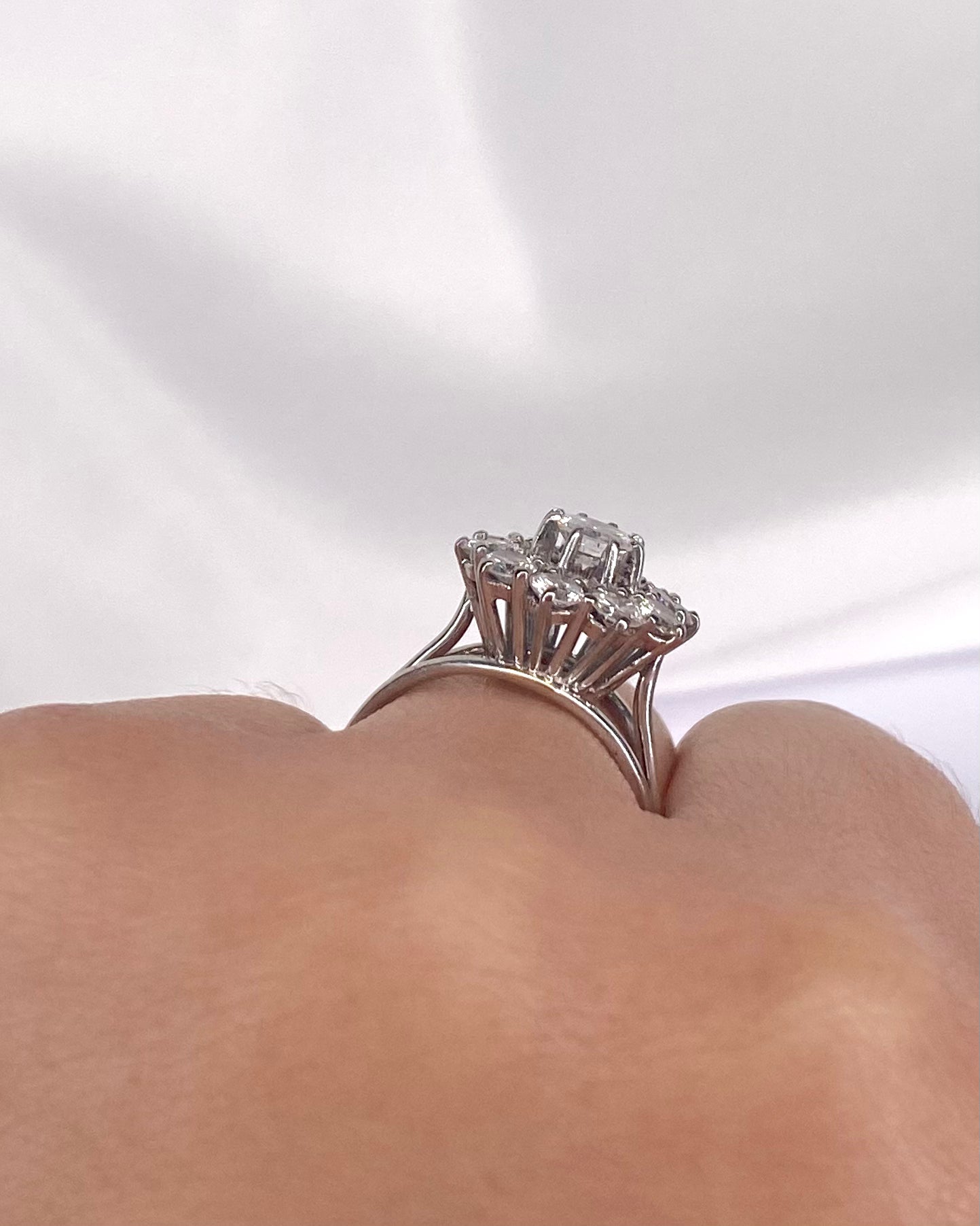 Bague Marguerite Diamants 1.45 carat, Or & Platine 5.45g "Nouria" - Elliade Paris