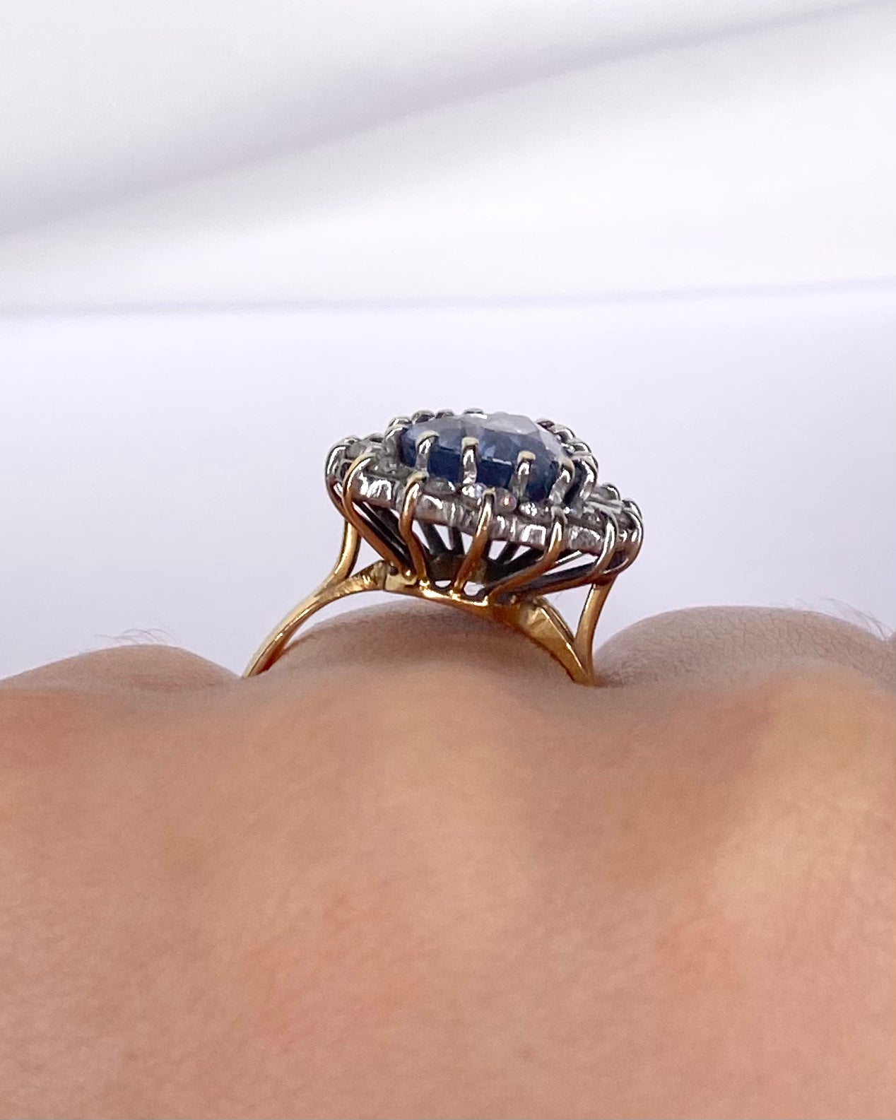 Bague marguerite saphir 5.80 carats et diamants "Sandra" - Lyon - Elliade Paris