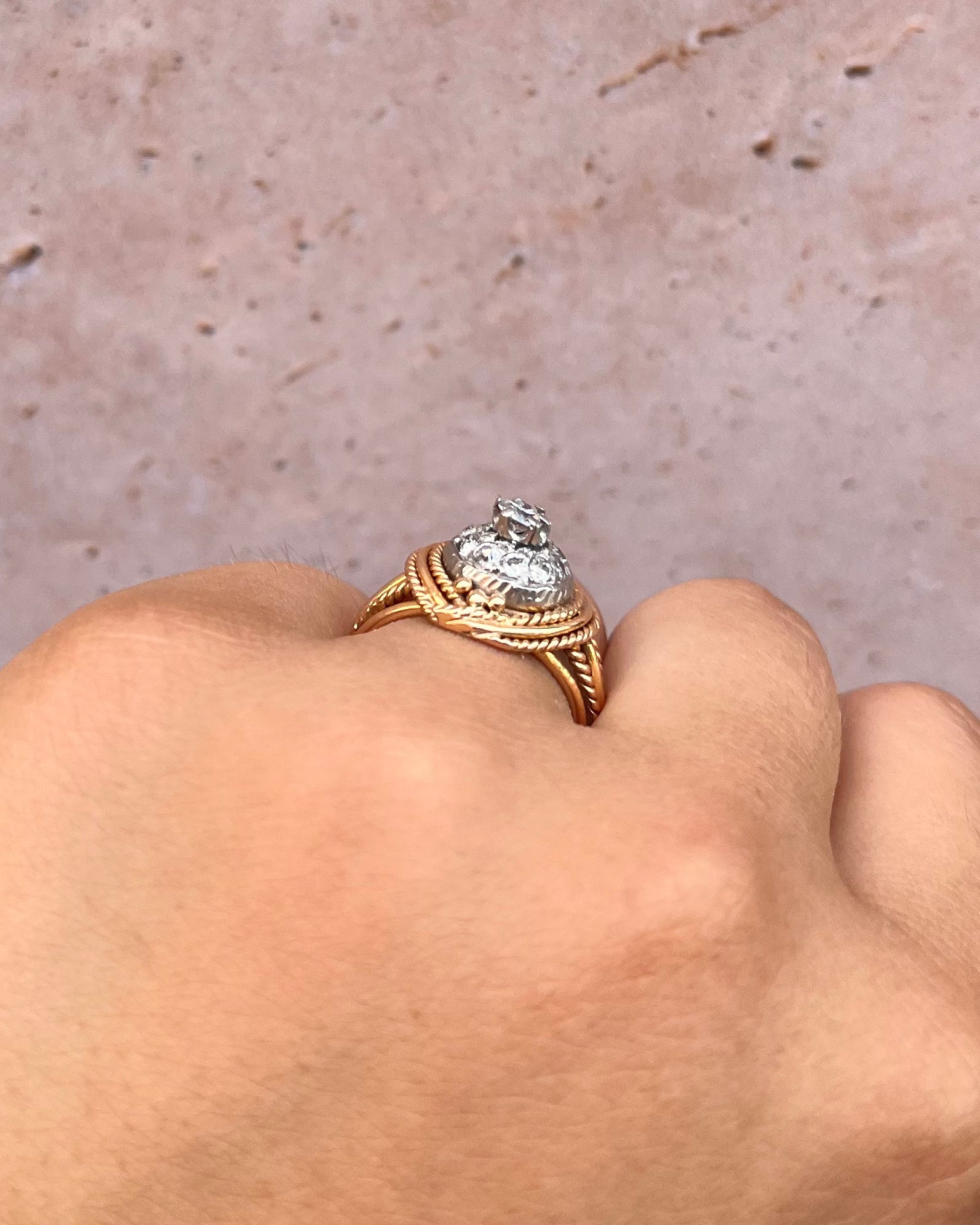 Anillo estilo Art Déco con diamantes 0,45 quilates, oro y platino 6,75 g "Océanie"