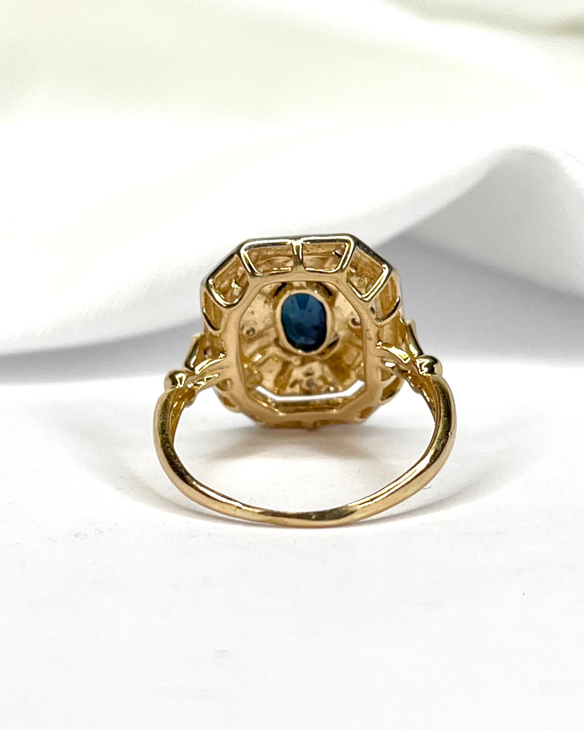 Anillo estilo Art Déco con zafiro de 0,62 quilates y diamantes "Lison"