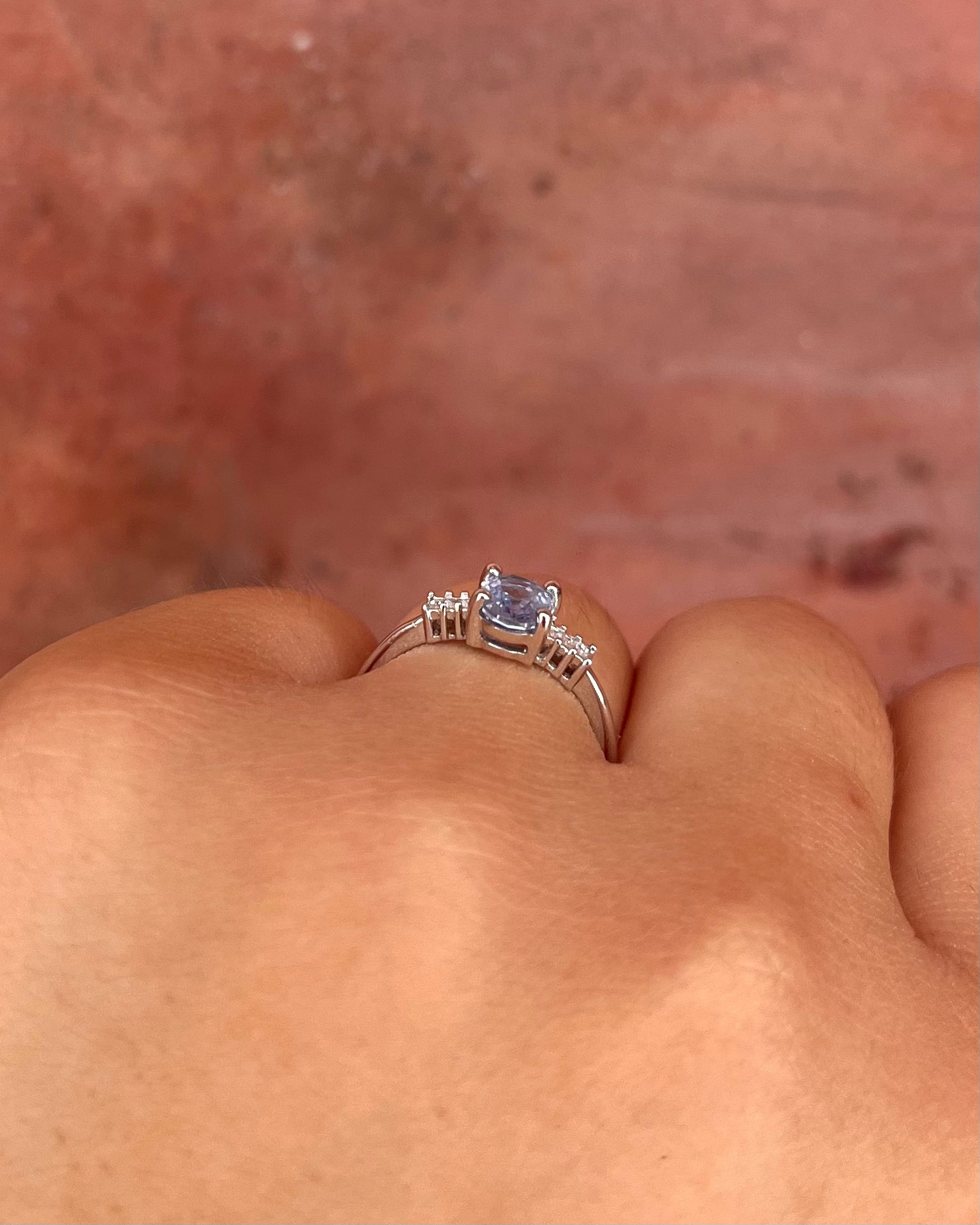 Anillo Trilogía Zafiro Aciano 0,86 quilates y Diamantes "Prisca"