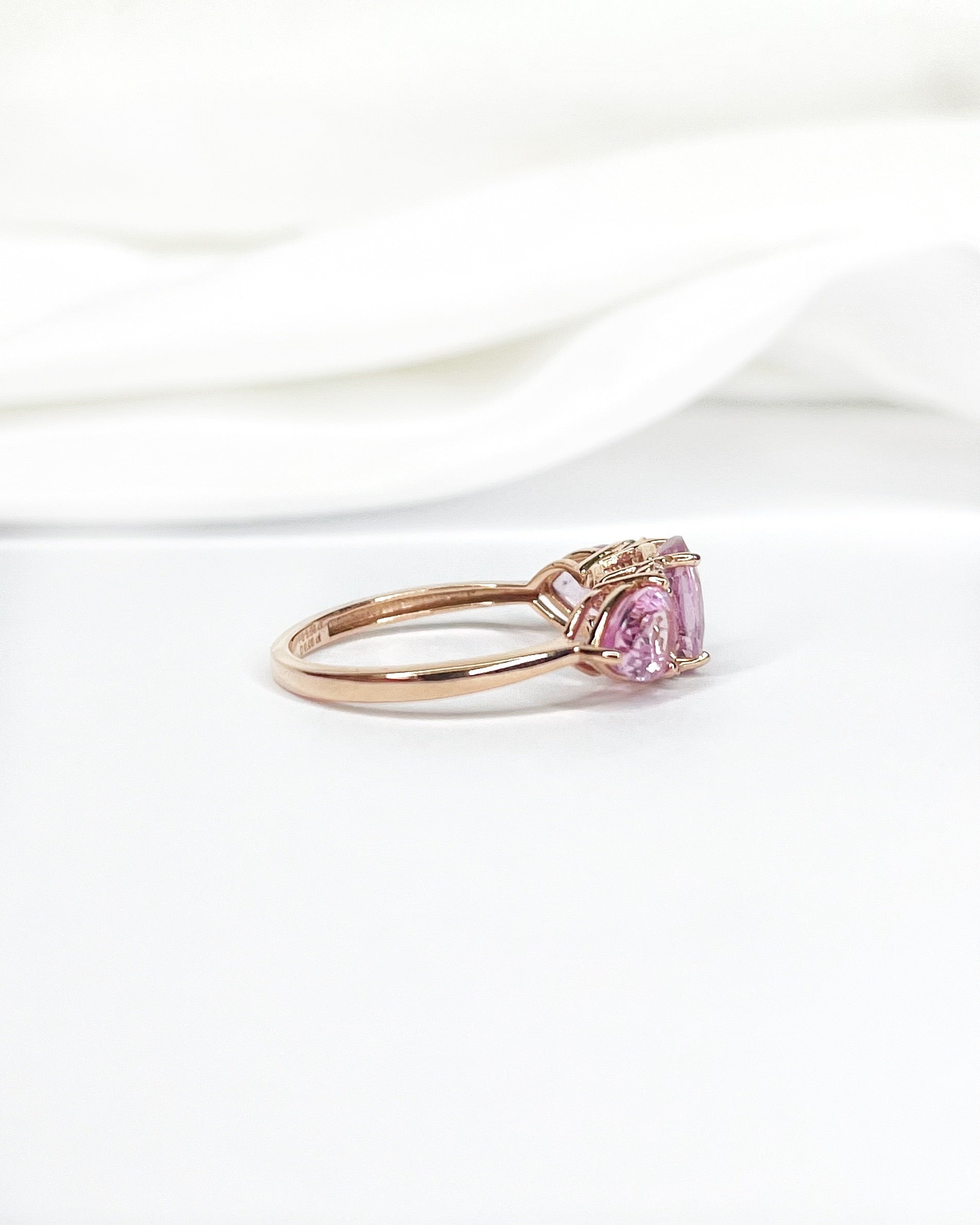 Bague Trilogie Saphirs Rose 3.56 carats & Diamants "Emmy"