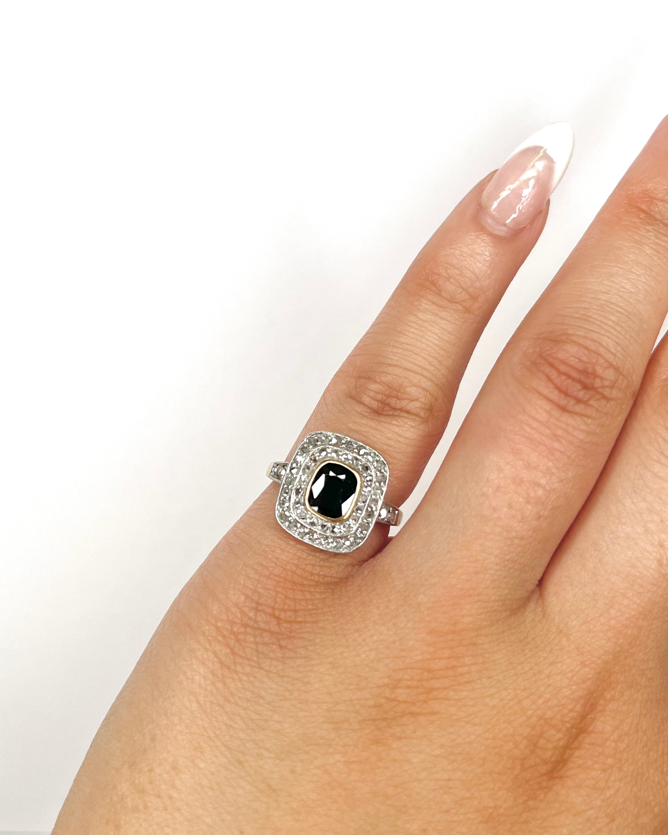 Bague Art-Déco Saphir 1.10 carat & Diamants 0.30 carat "Prune" - Elliade Paris