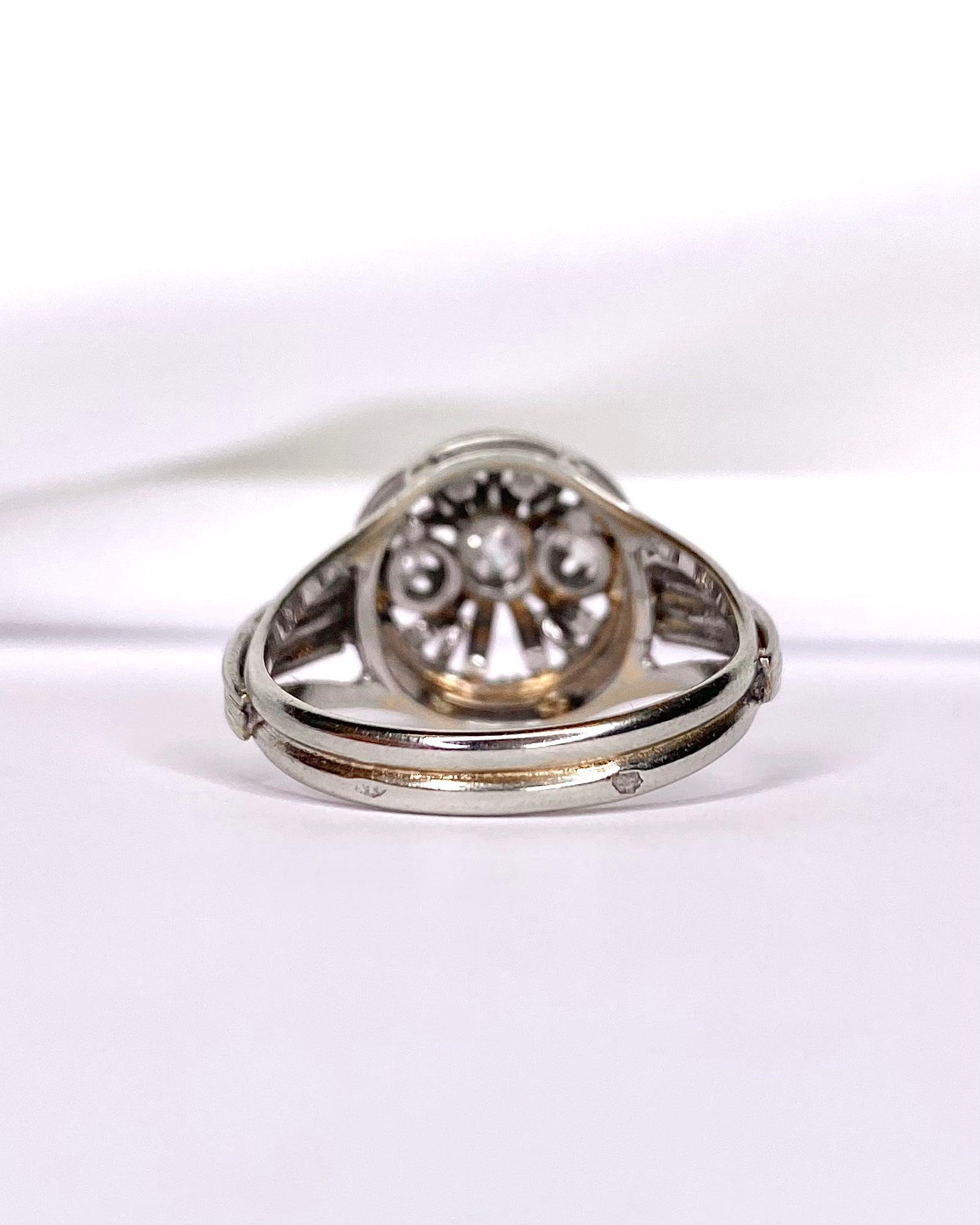 Anillo estilo Art Déco con diamantes 0,25 quilates y oro de 18 quilates 5,85 g "Romy"