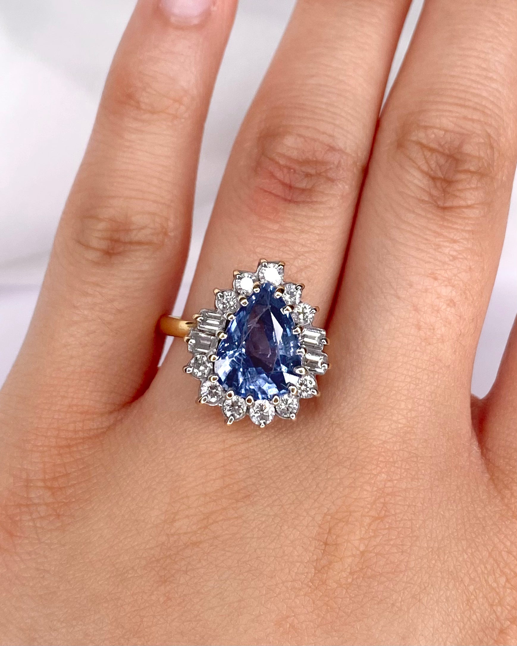 Bague marguerite saphir 5.80 carats et diamants "Sandra" - Lyon - Elliade Paris