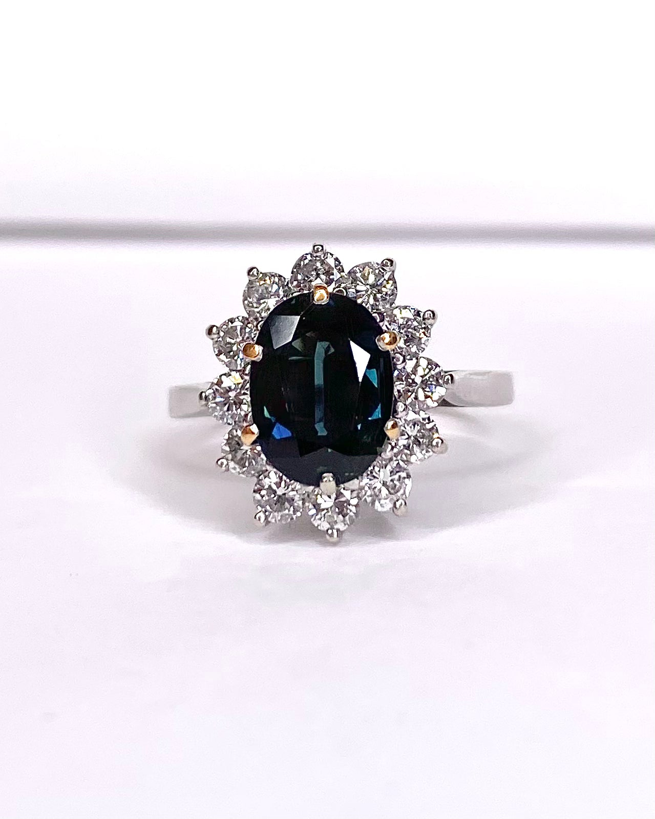 Bague Marguerite Saphir 2.15 carats & Diamants 0.72 carat "Fanny" - Elliade Paris