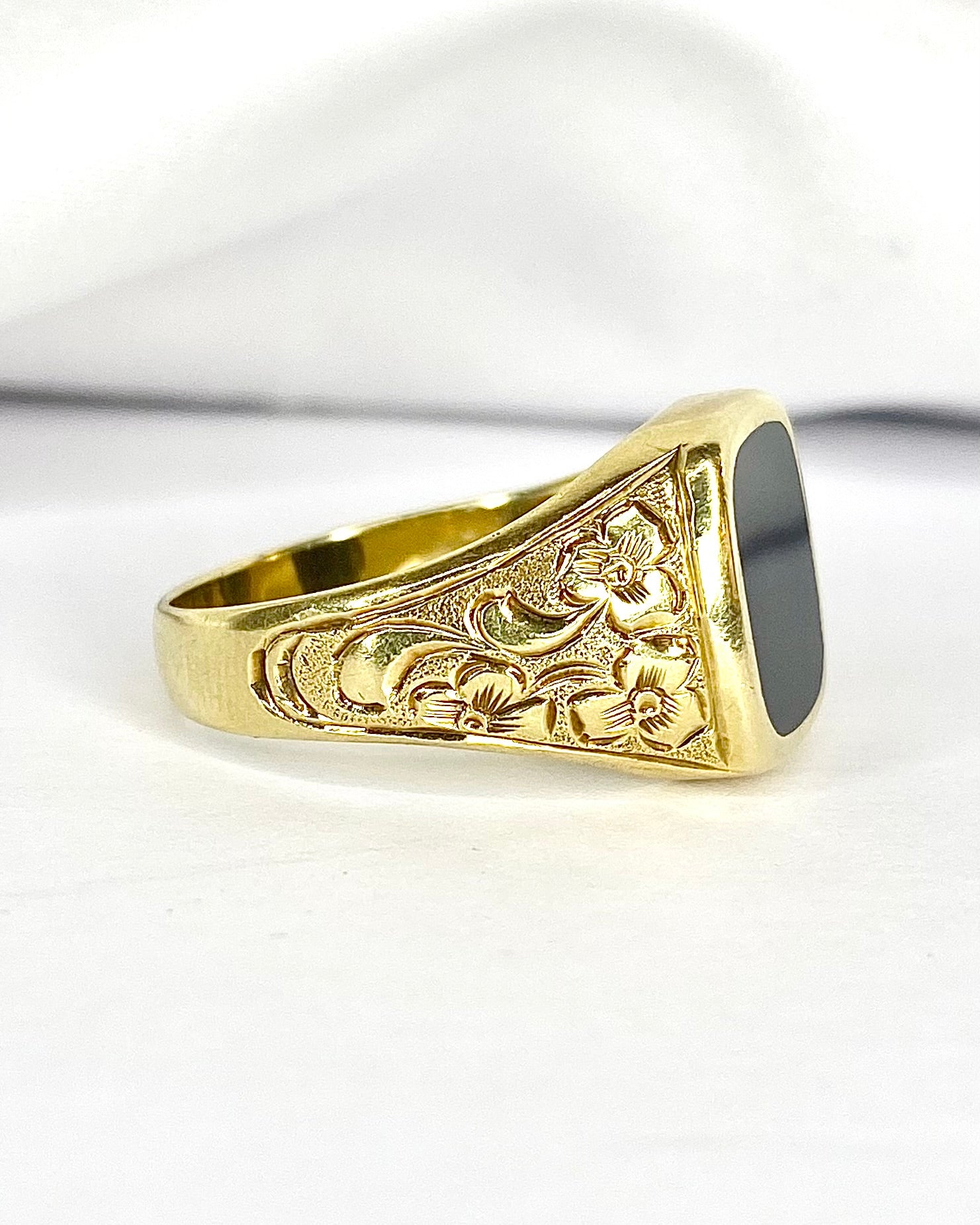 Onyx Signet Ring "Louis"