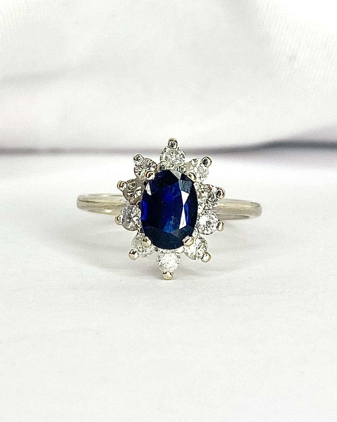 Marguerite Ring Sapphire 0.75 Carat & Diamonds 0.40 Carat "Palmire"
