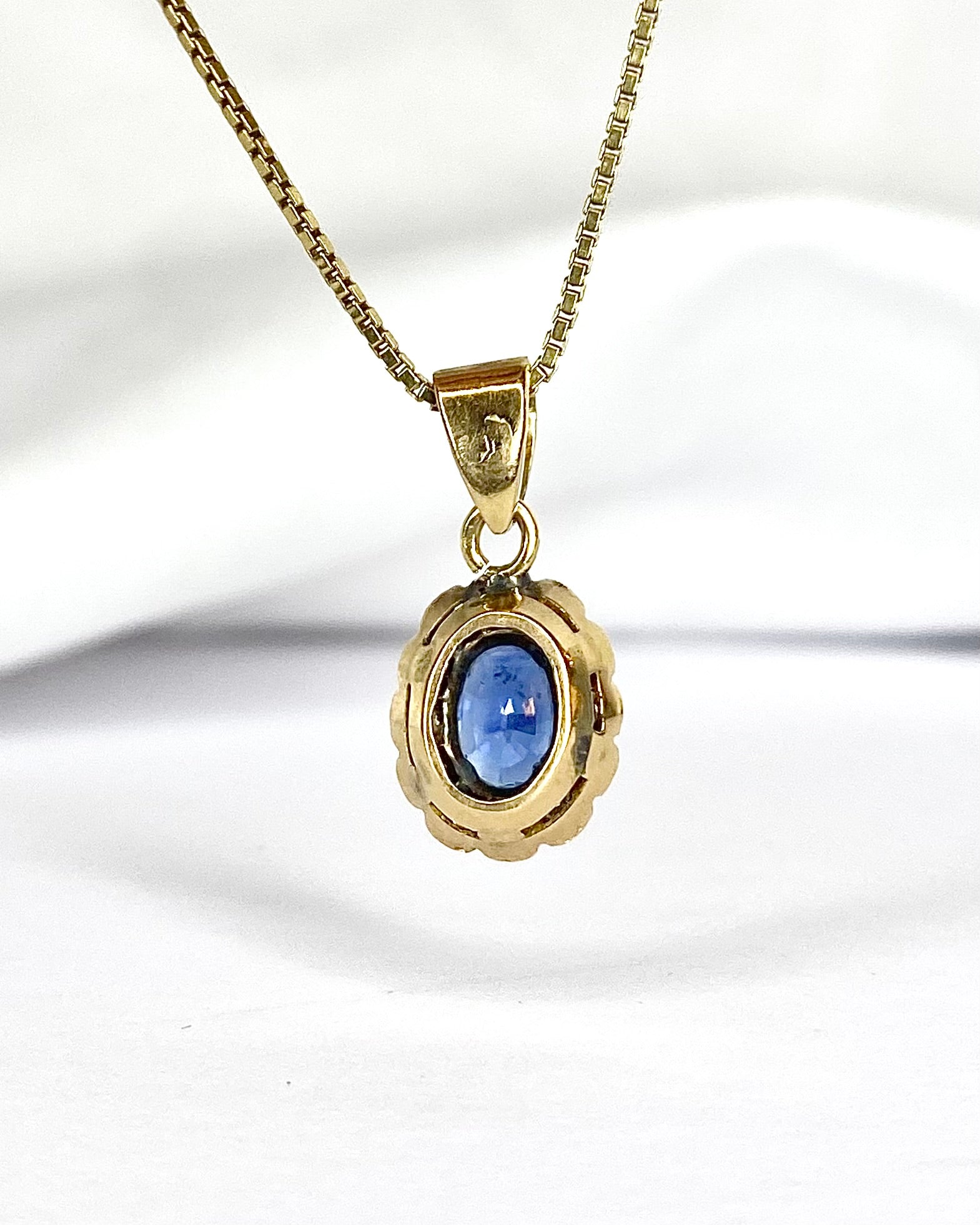 Marguerite Pendant Sapphire 0.56 carat & Diamonds 0.24 carat "Taline"