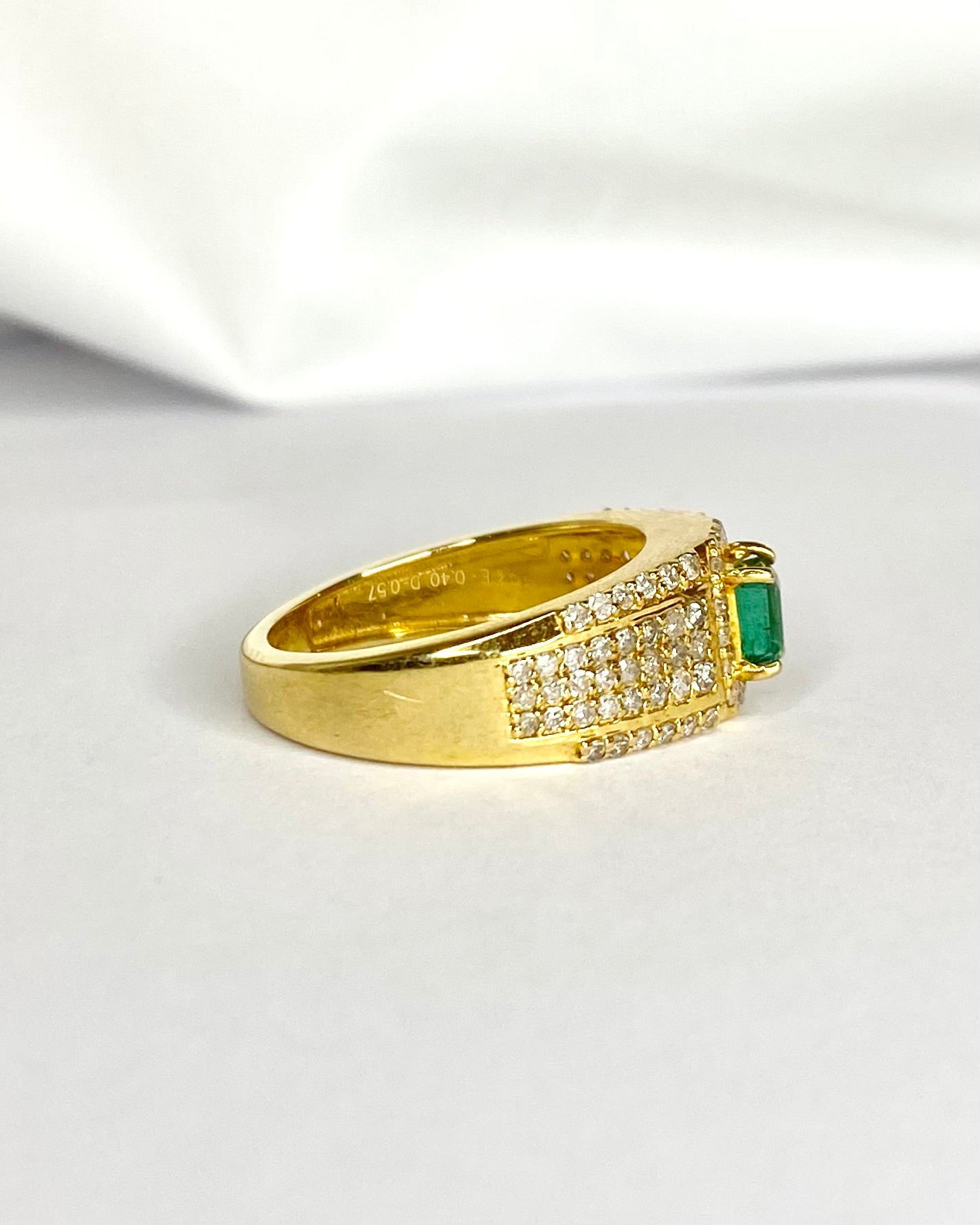 Bague Jonc Émeraude 0.40 carat & Diamants 0.57 carat "Agnes"