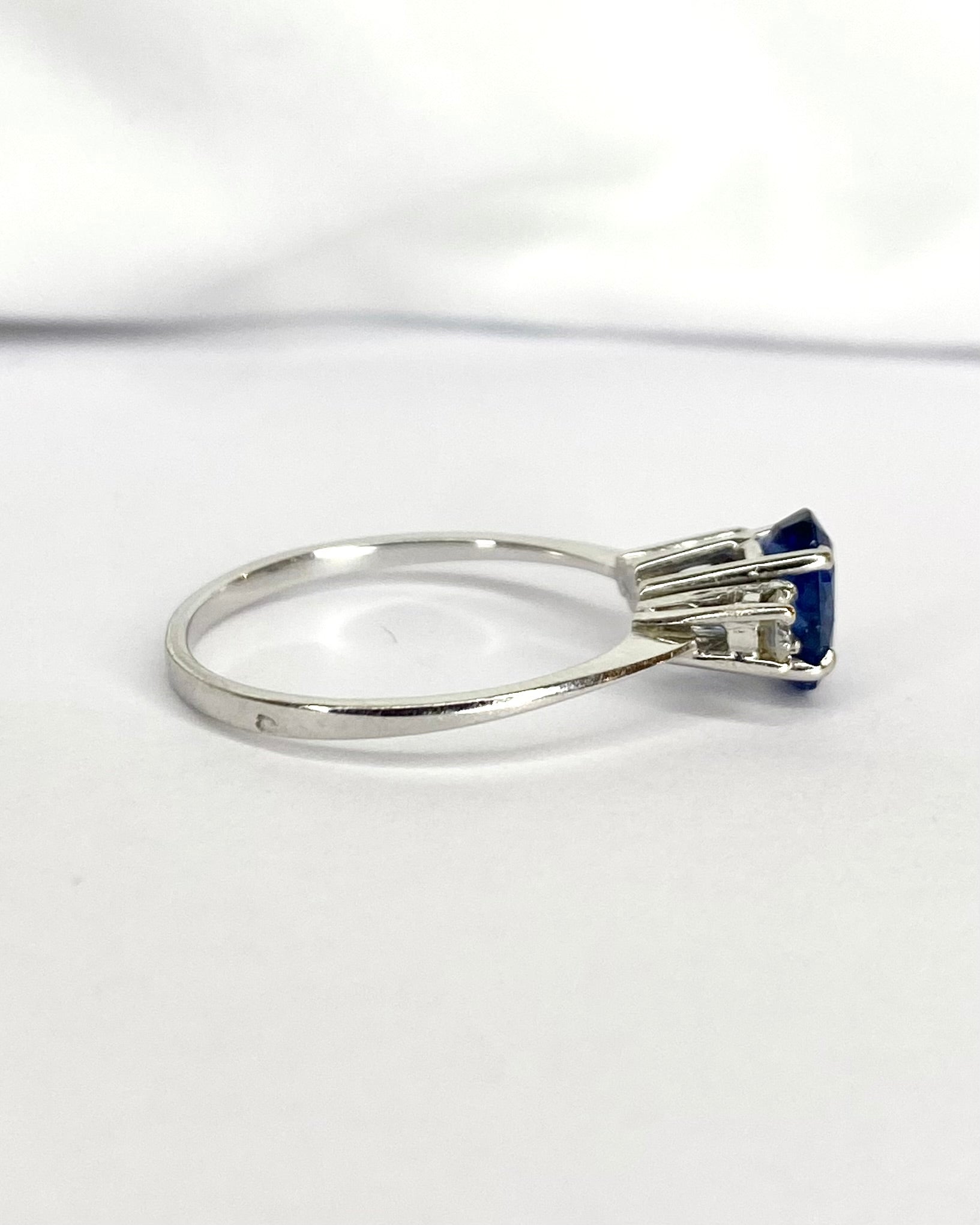 Bague Trilogie Saphir 1 carat & Diamants "Clélia" - Elliade Paris