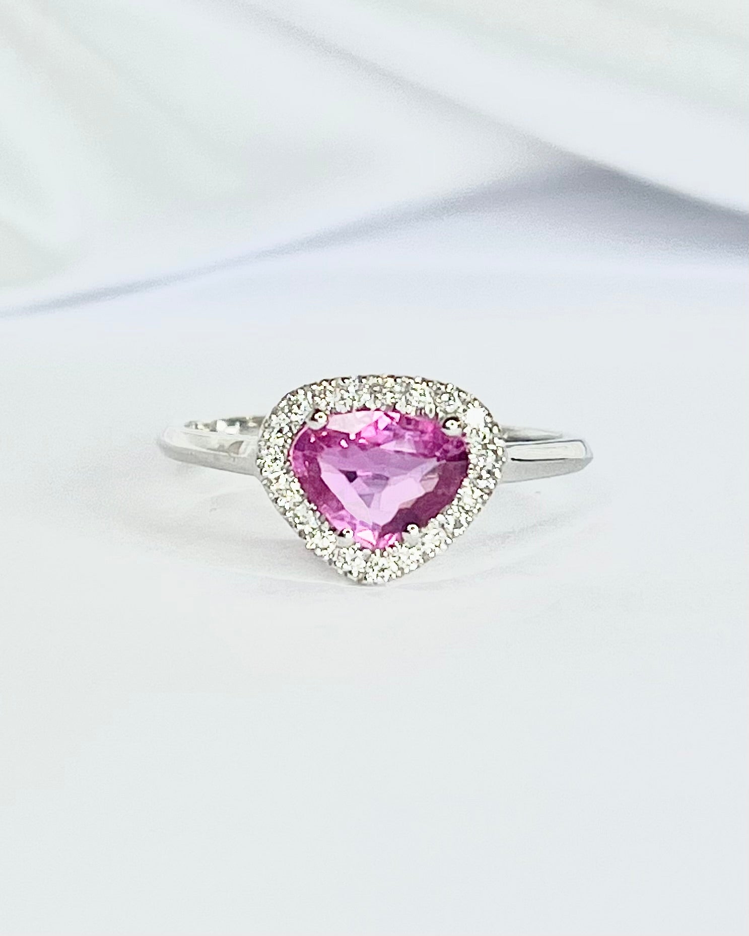 Bague Marguerite Saphir Rose Ceylan 1.20 carat & Diamants 0.20 carat "Amicie" - Elliade Paris