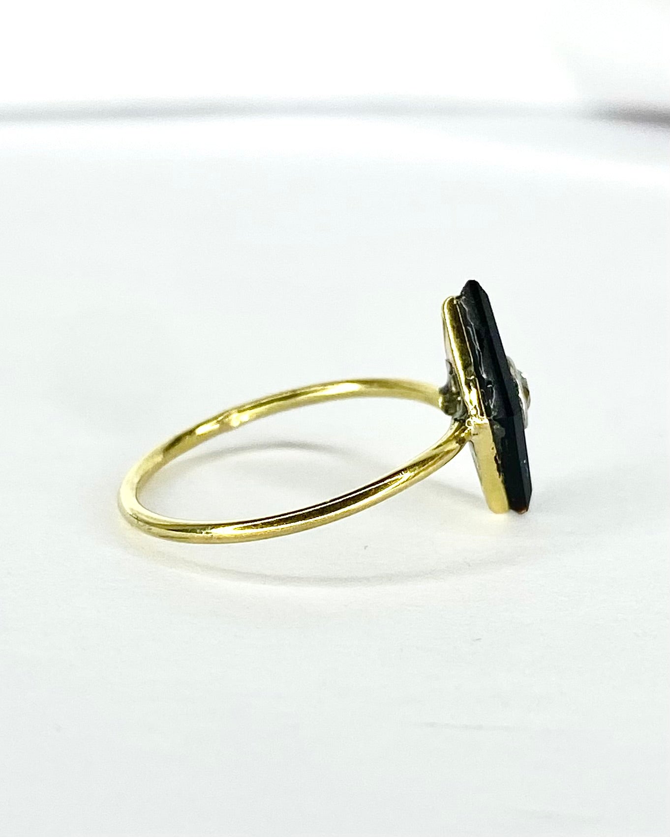 Anillo Art Déco Ónix y Diamante "Zoé"